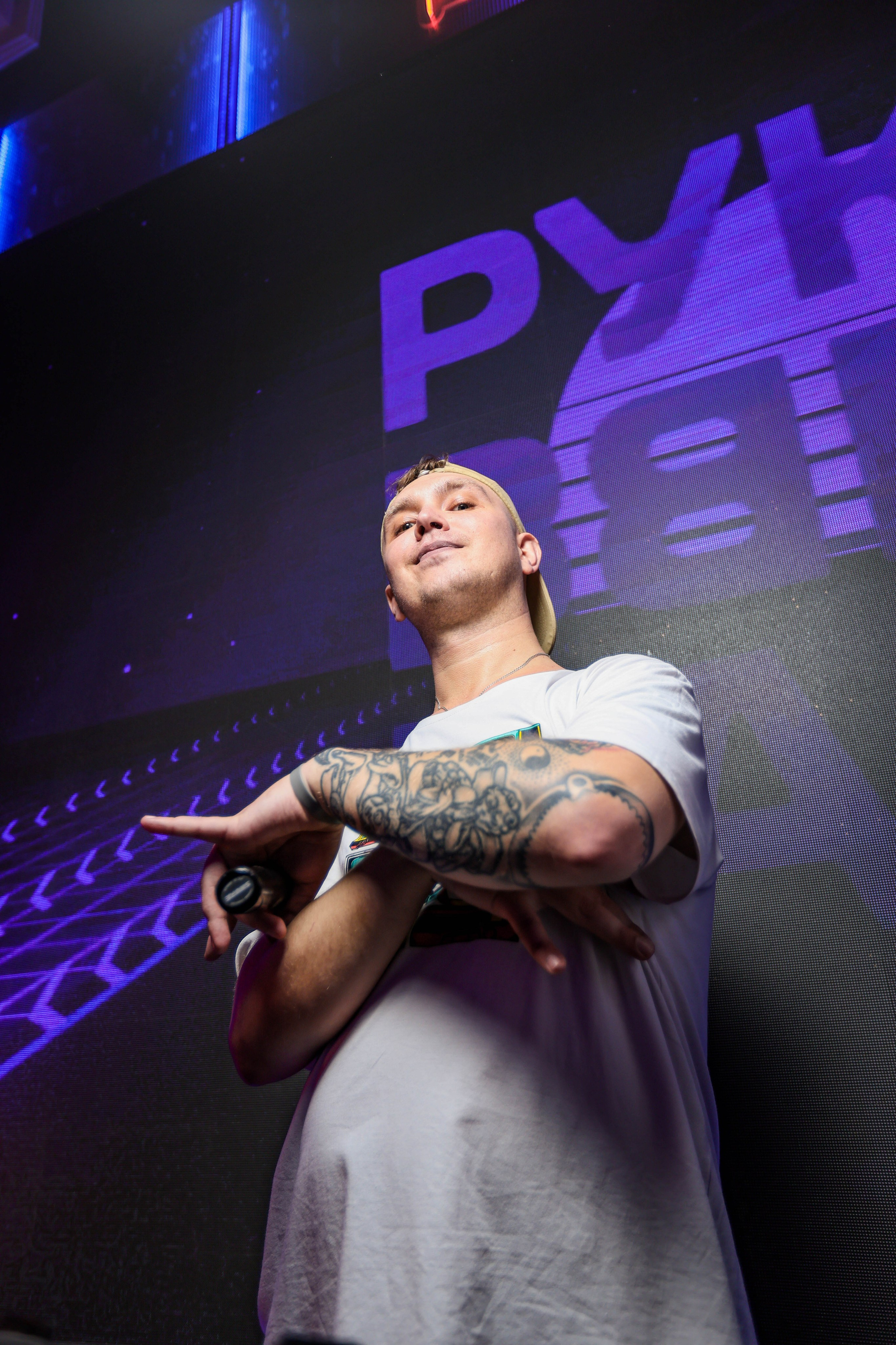 БАР РУКИ ВВЕРХ