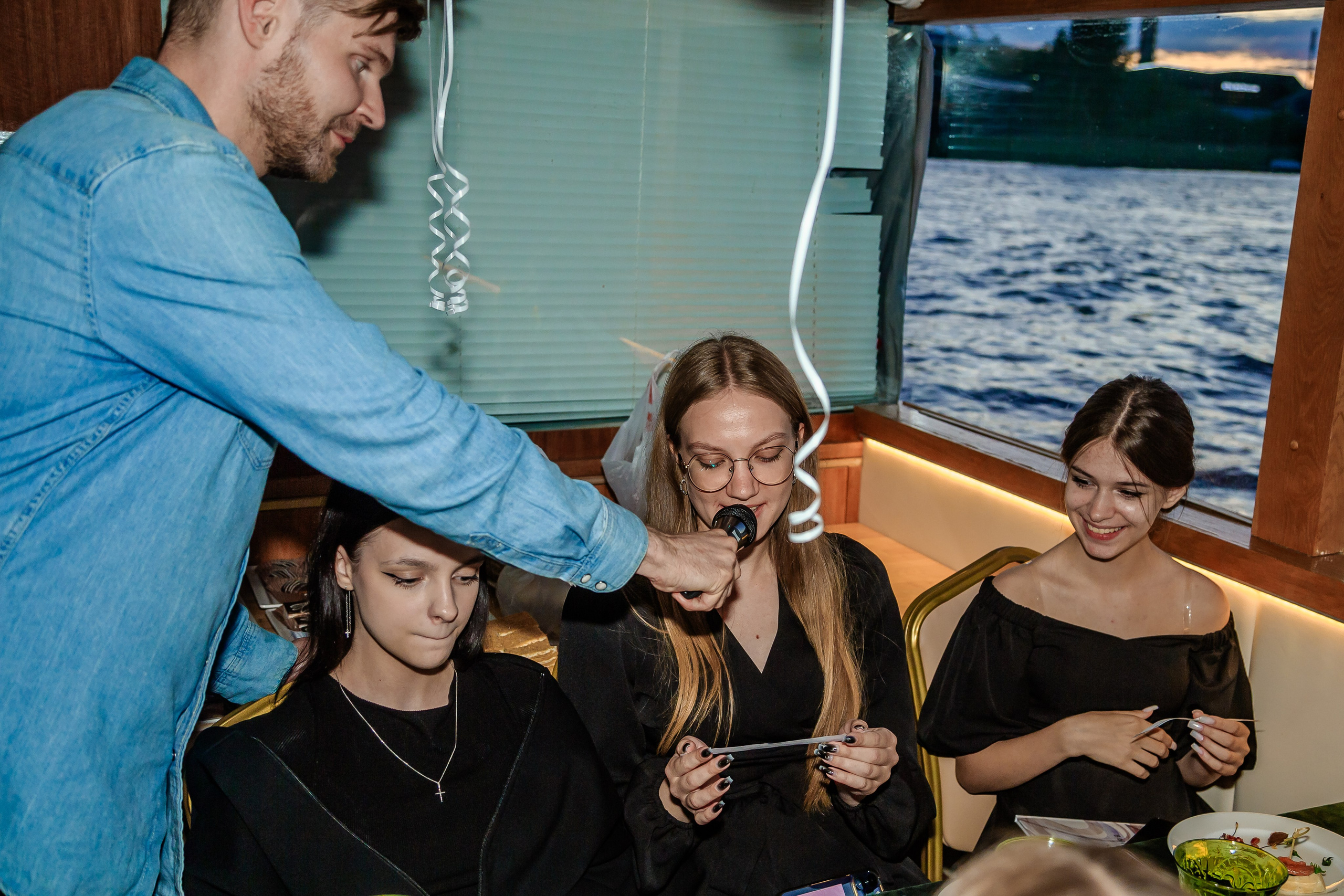 Выпускной на теплоходе. Фотограф в Санкт-Петербурге Чумаков Семен