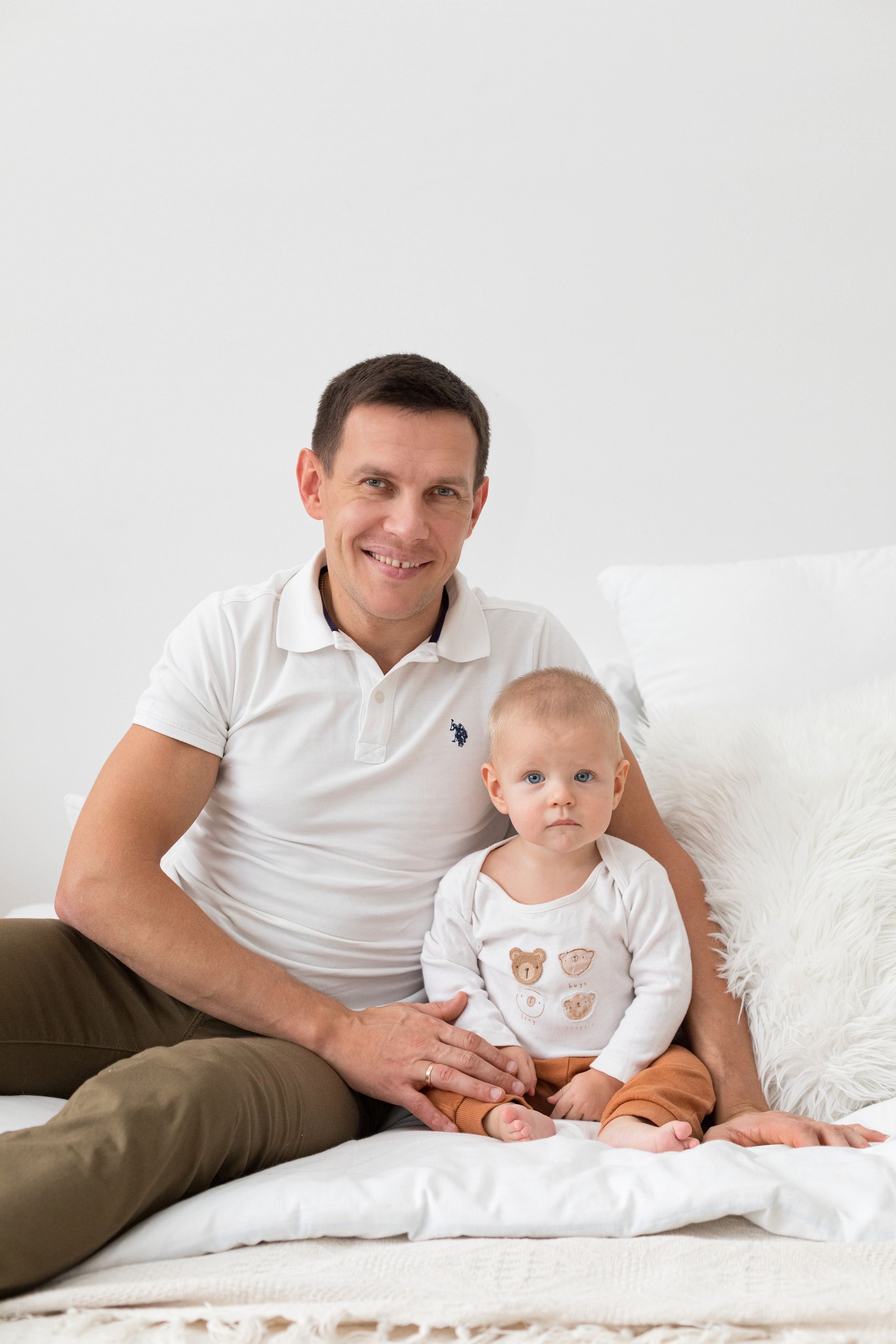 Студийная новогодняя фотосессия семьи. Детский и контент фотограф Надя Волкова Санкт-Петербург