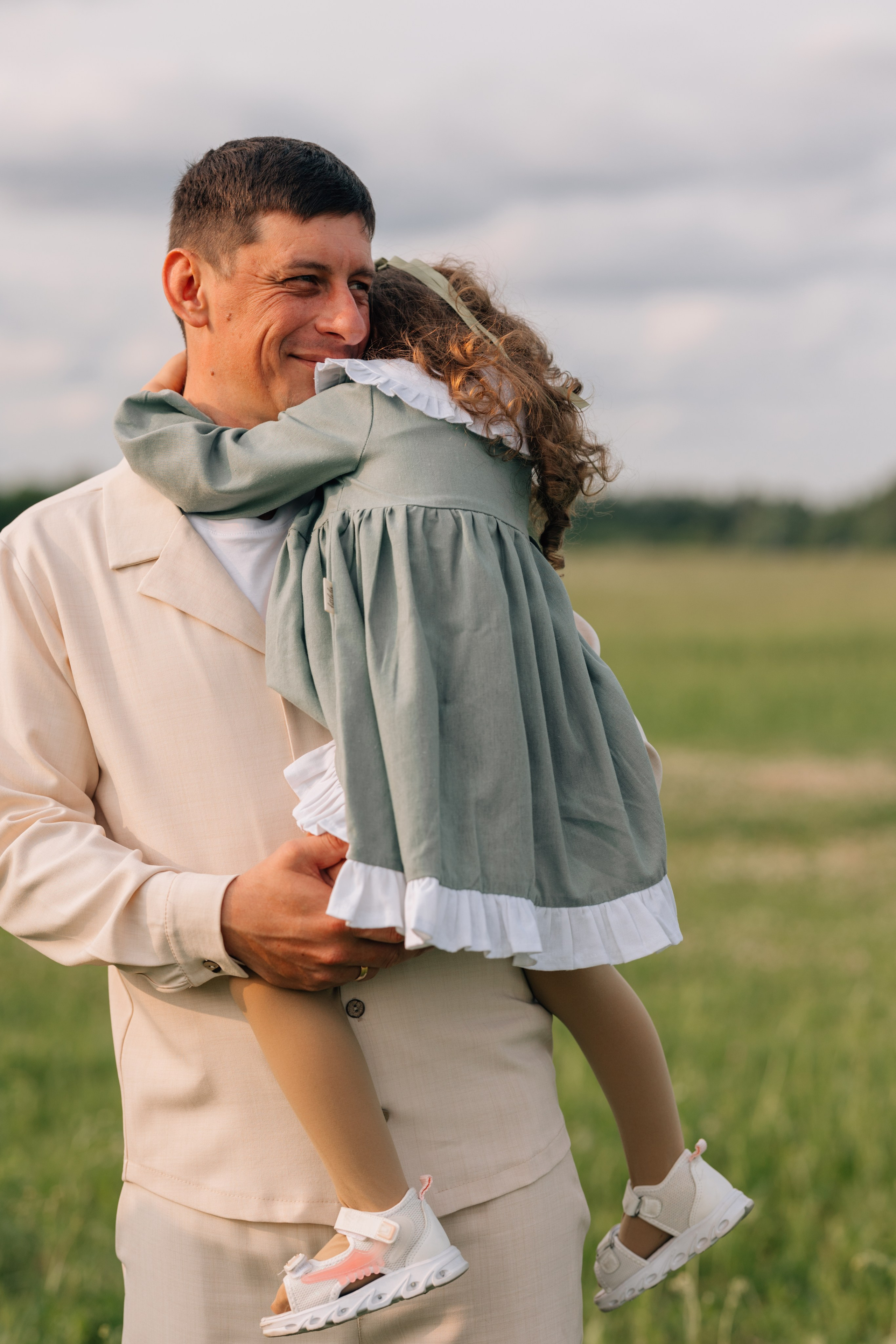 Анна, Марчелло, Настенька и Влада в поле. Фотограф Москва Светлана Кирюшина