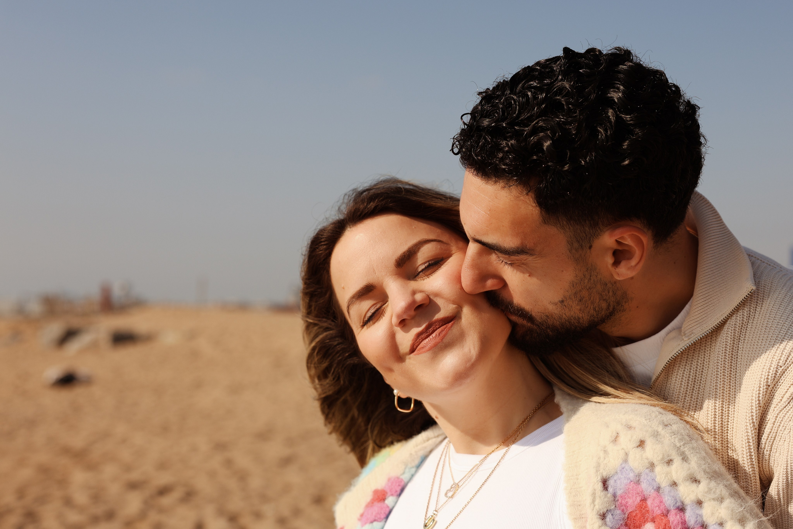 Sunny morning at the sea. Natalia Zhuravleva|family, newborn, maternity photographer in Barcelona