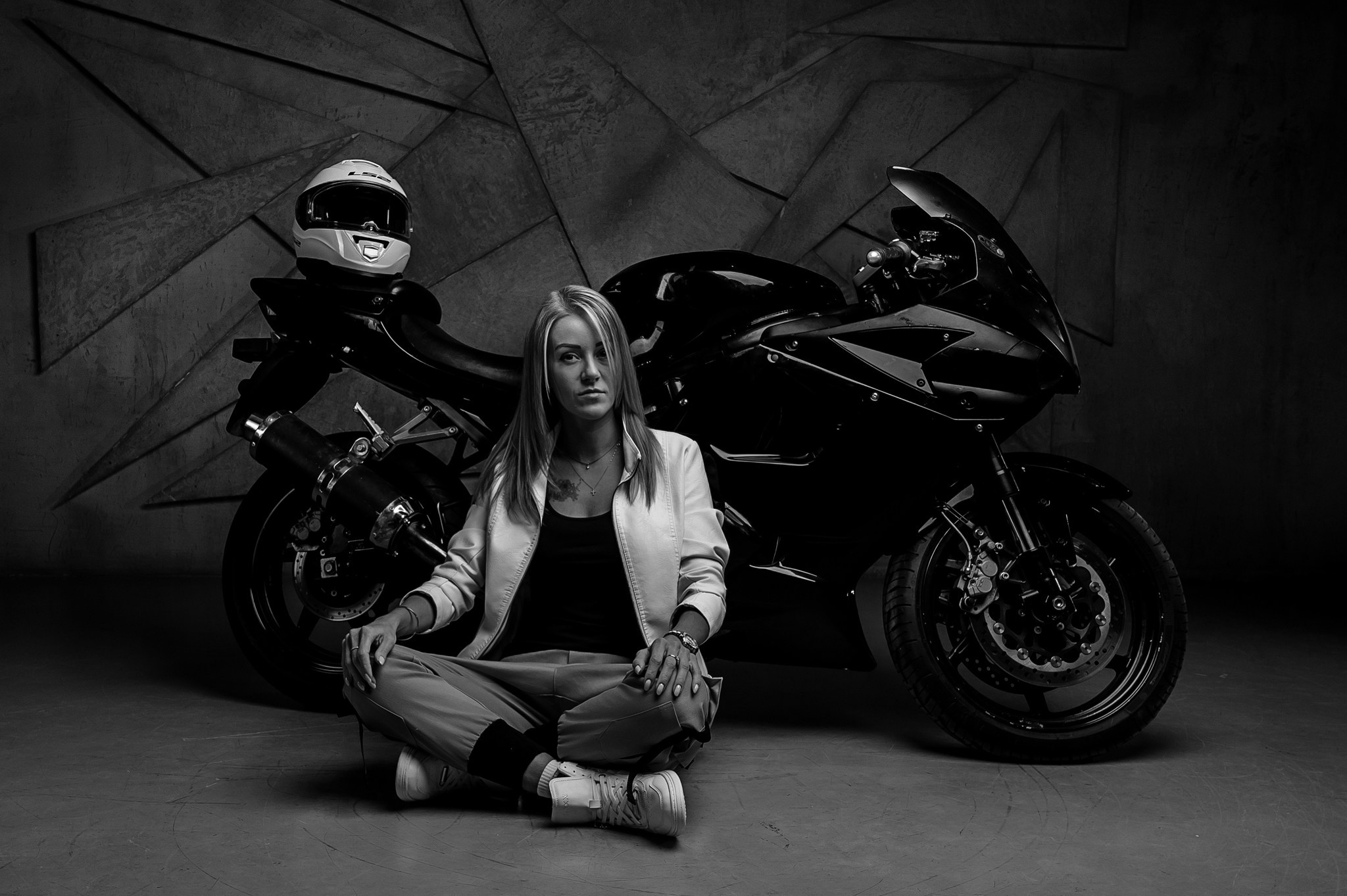 Девушка и мотоцикл. Свадебный и семейный фотограф из Санкт-Петербурга Климов Анатолий