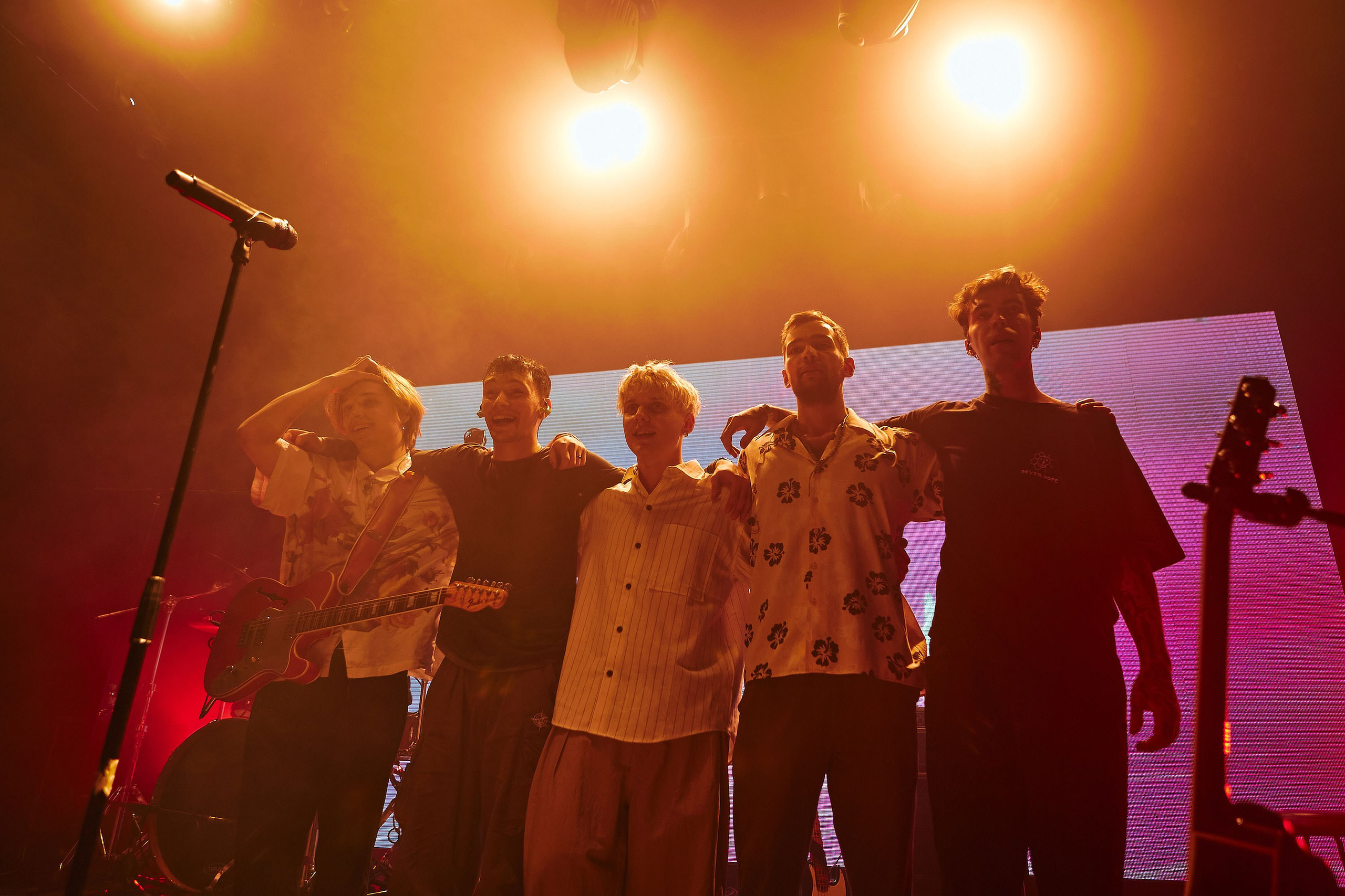 Ваня Дмитриенко «НА ОДНОЙ ОРБИТЕ ТУР». Андрей Цветков — репортажный, свадебный и портретный фотограф в Санкт-Петербурге