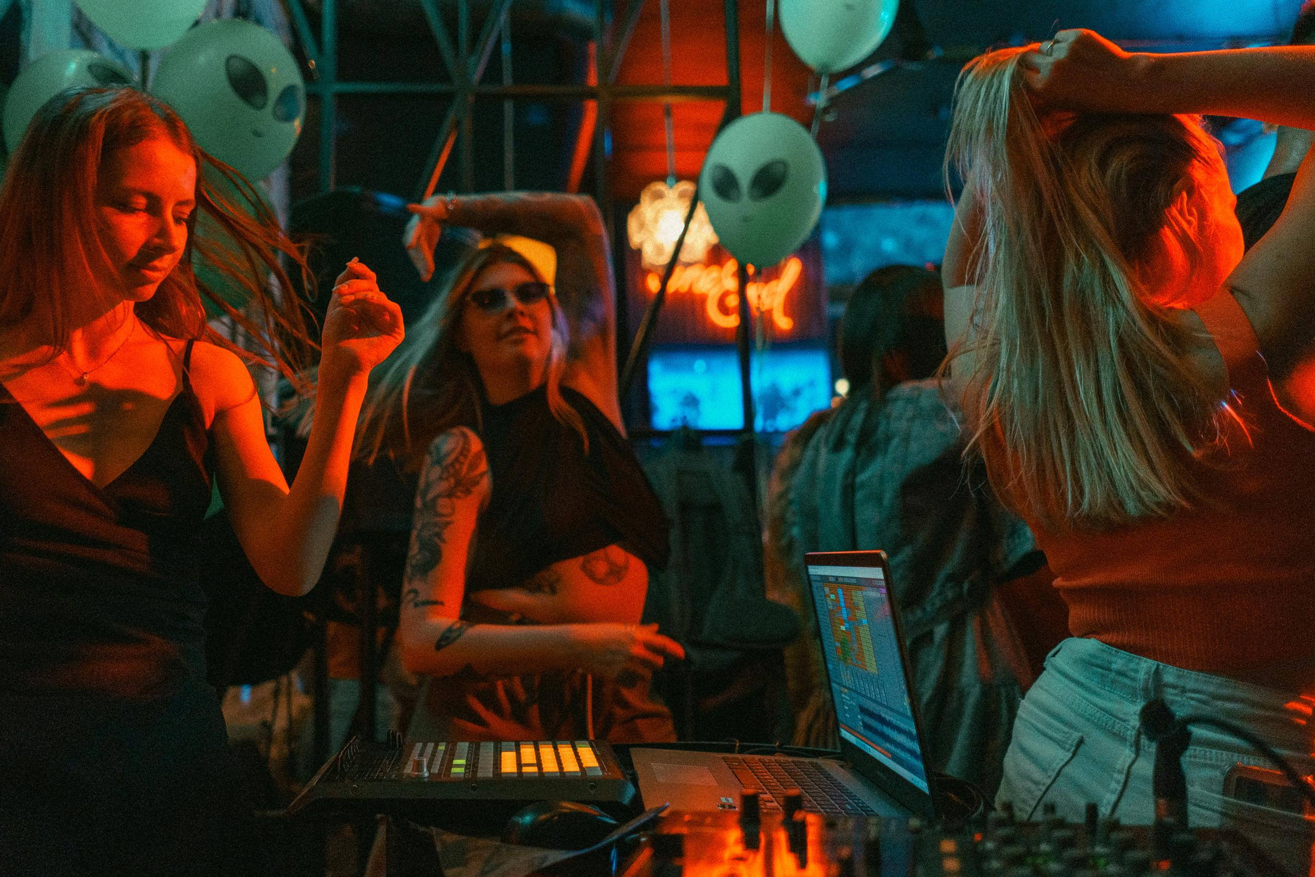 Бар Видеосалон Закрыт. Birthday party. Фотограф Николай Владимиров