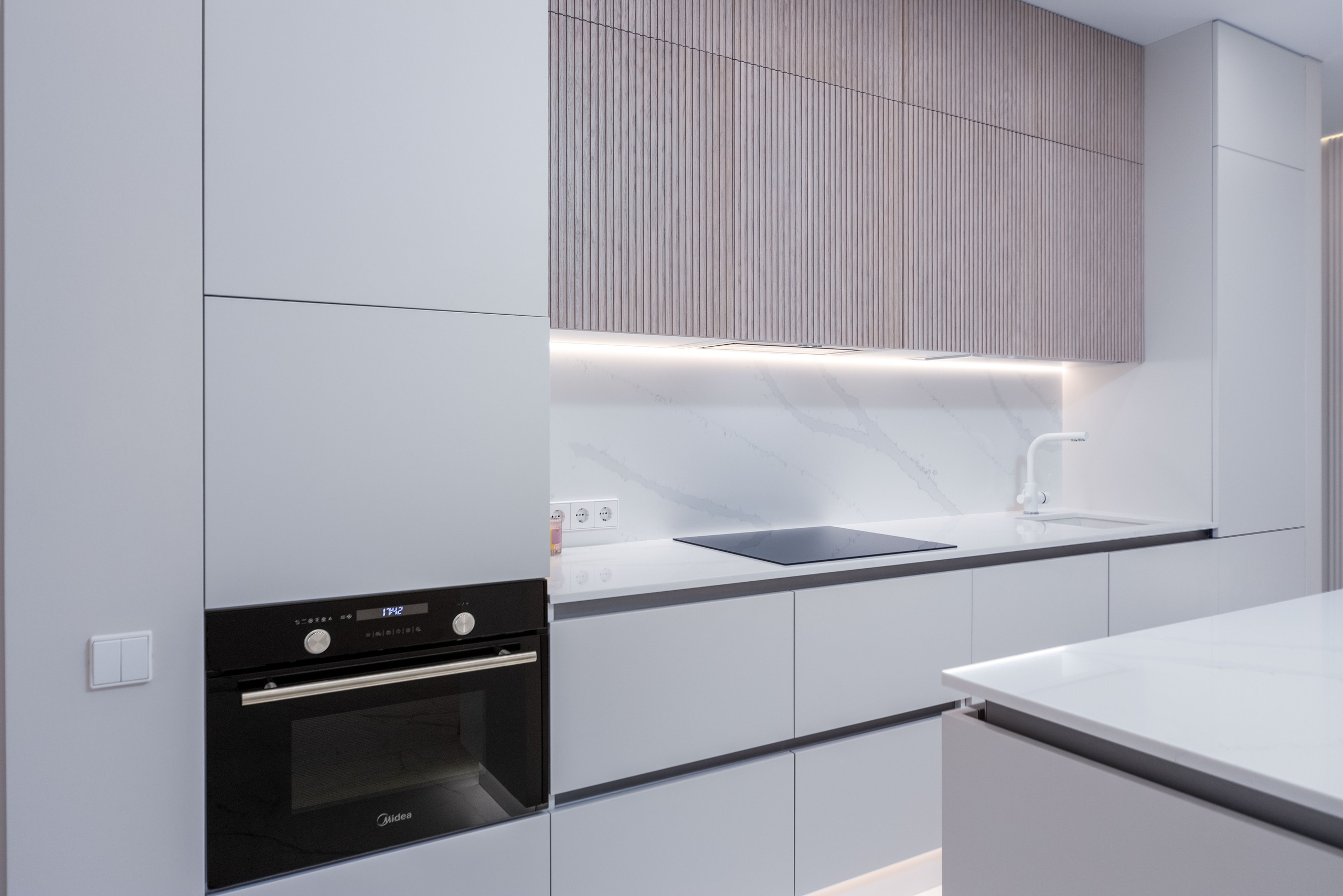 Духовой шкаф и рабочая зона кухни - интерьерный фотограф Sakavita Media