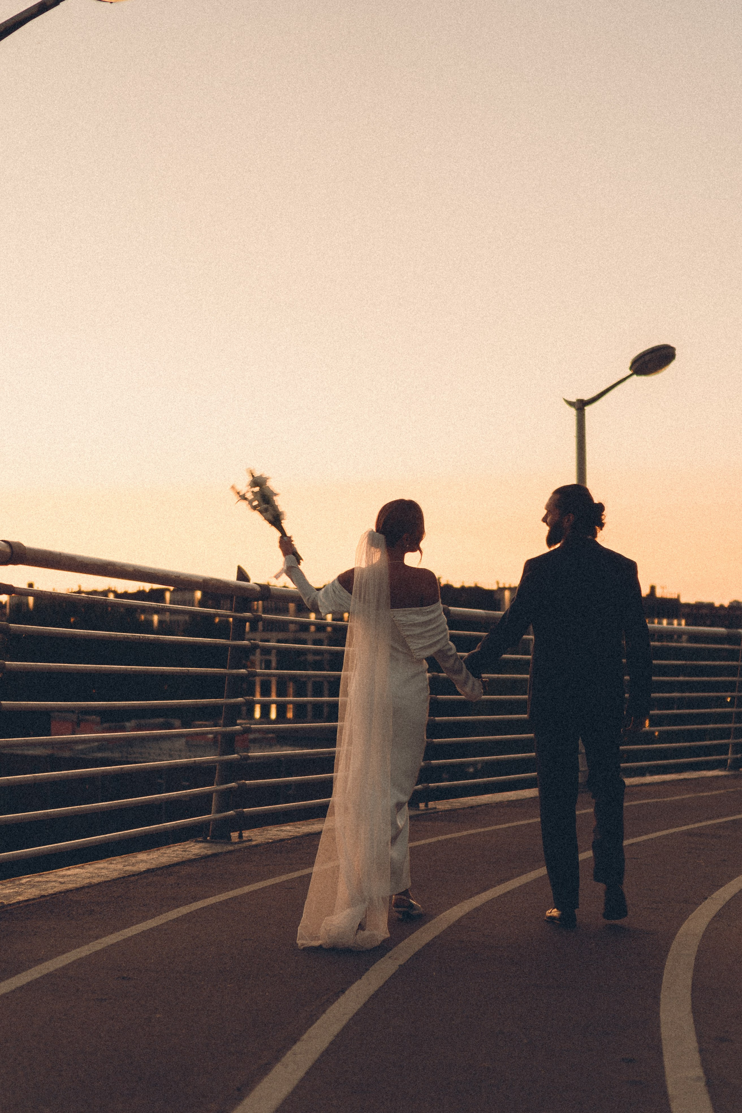 СВАДЕБНАЯ СЬЕМКА ВОЗЛЕ МСОТА БЕТАНКУРА НА КАБРИОЛЕТЕ. Профессиональный фотограф, Санкт-Петербург — Виктория Богомолова