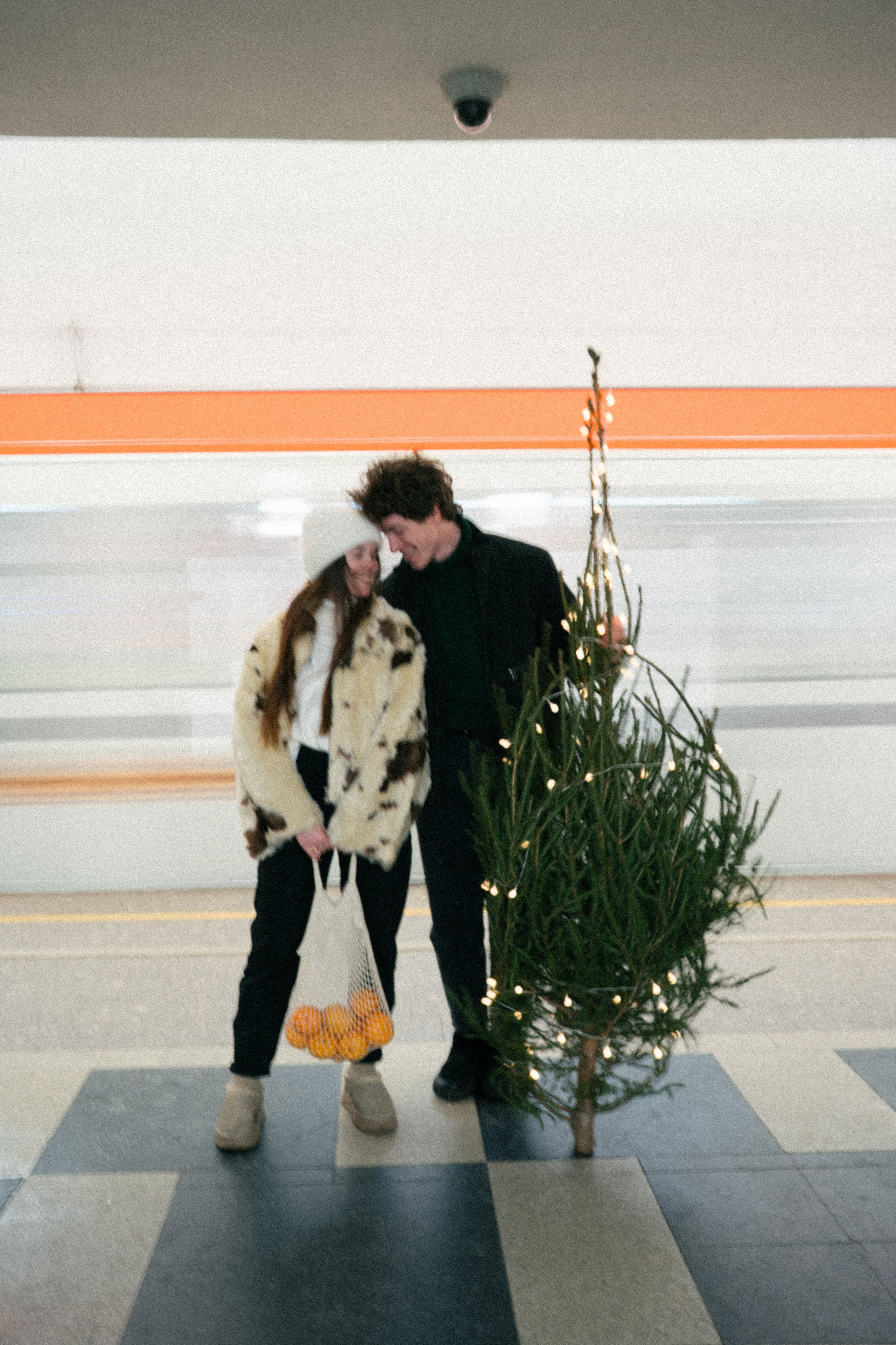 НОВОГОДНЯЯ ПРОГУЛКА ПАРЫ ПО ЧЕРНЫШЕВСКОЙ ПЕРЕД НОВЫМ ГОДОМ. Профессиональный фотограф, Санкт-Петербург — Виктория Богомолова