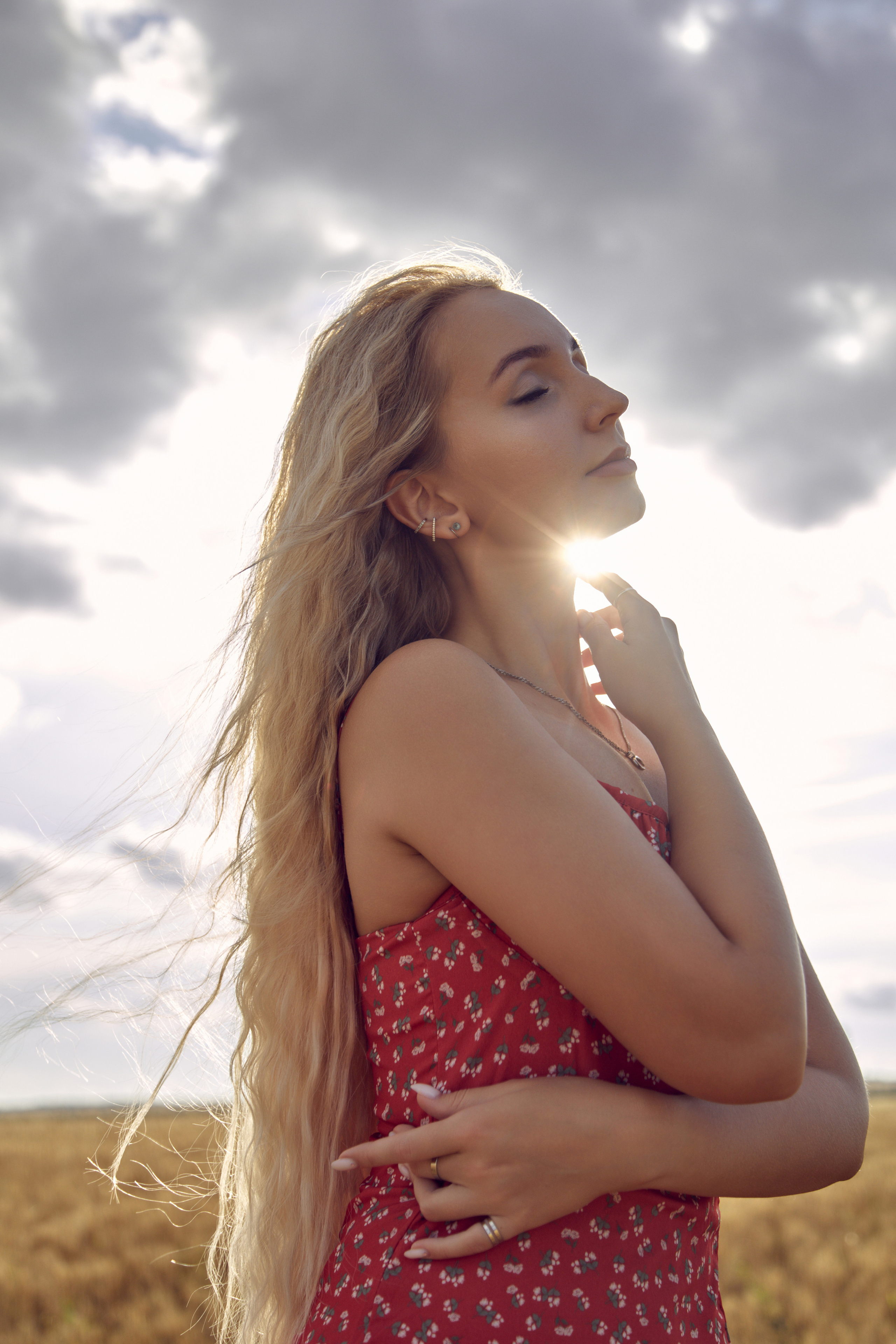 Анастасия — портреты в поле. Фотограф Челябинск — Кирилл Устюжанин