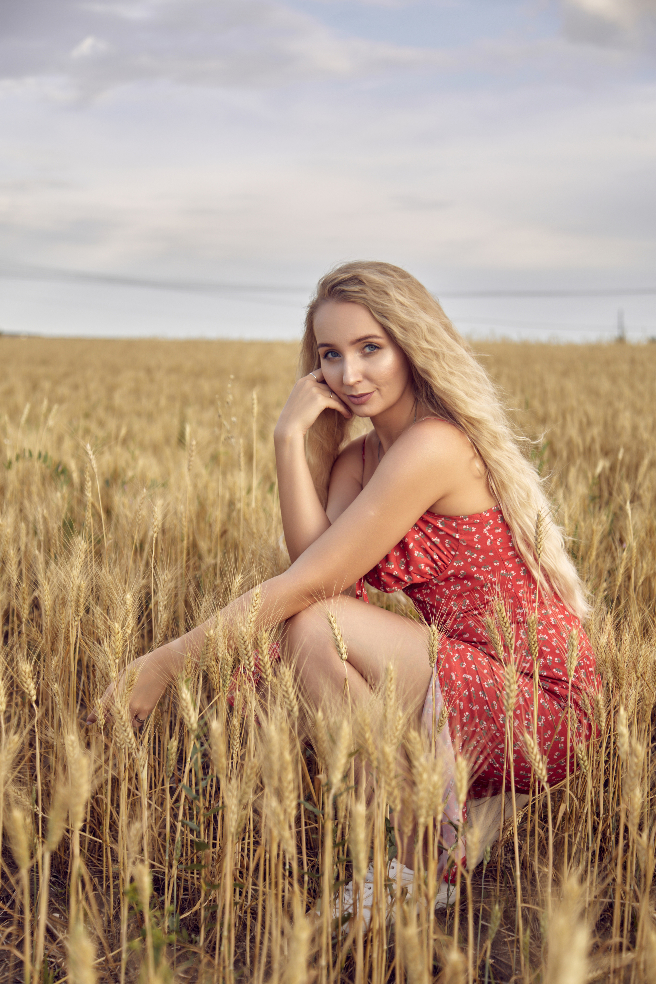 Анастасия — портреты в поле. Фотограф Челябинск — Кирилл Устюжанин