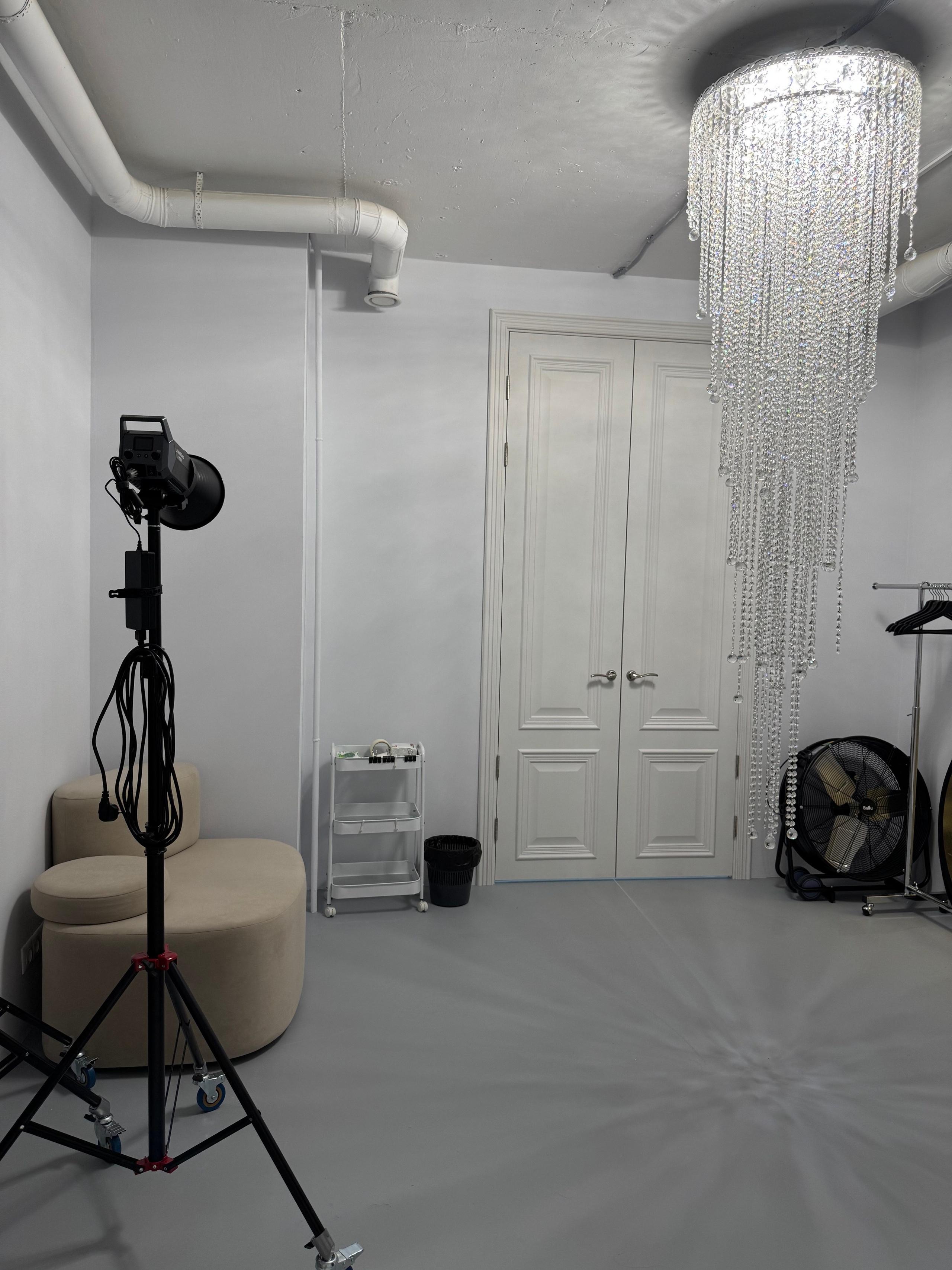 Аренда зала для фотосессии в Уфе| Зал № 2 с циклорамой | LINZA PHOTO. Аренда фотостудии в Уфе | LINZA Photo — 2 зала с оборудованием