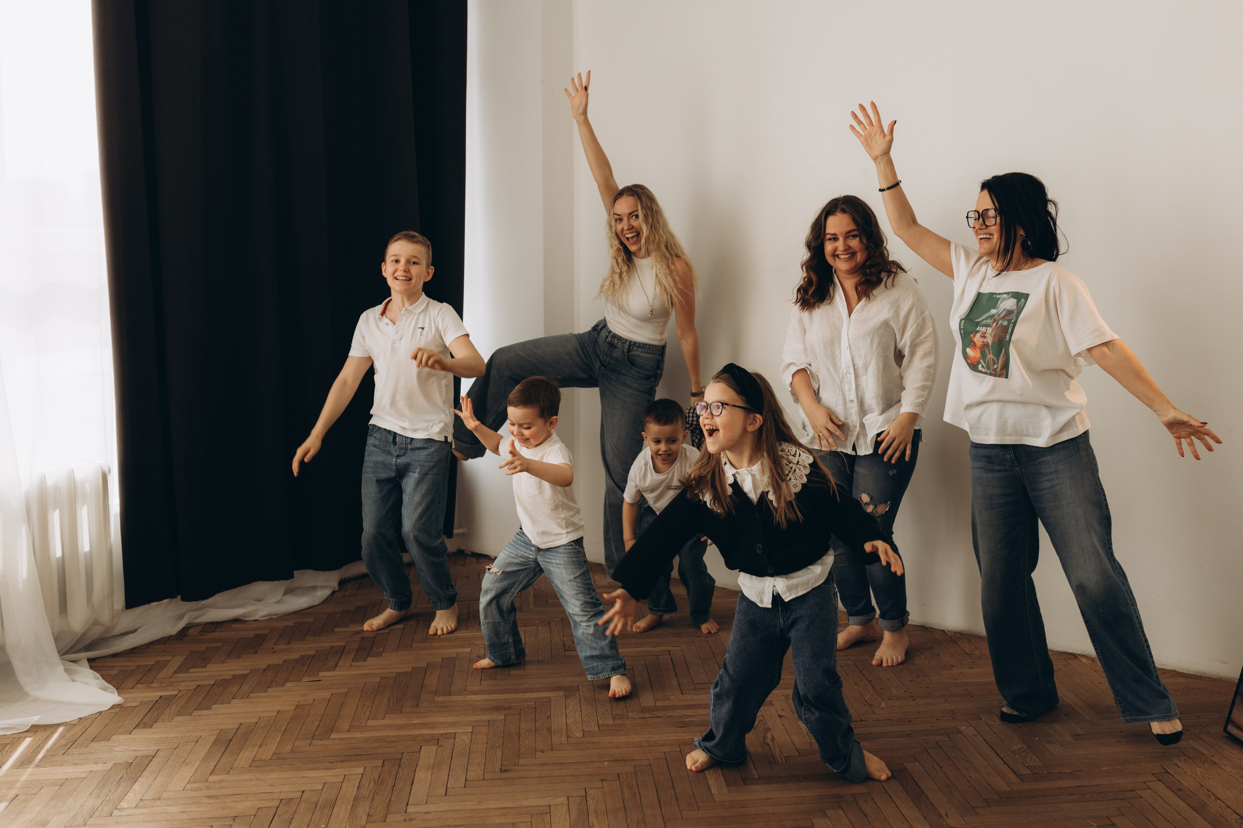 Большая семья в студии. Семейный фотограф в Москве Жукова Анна