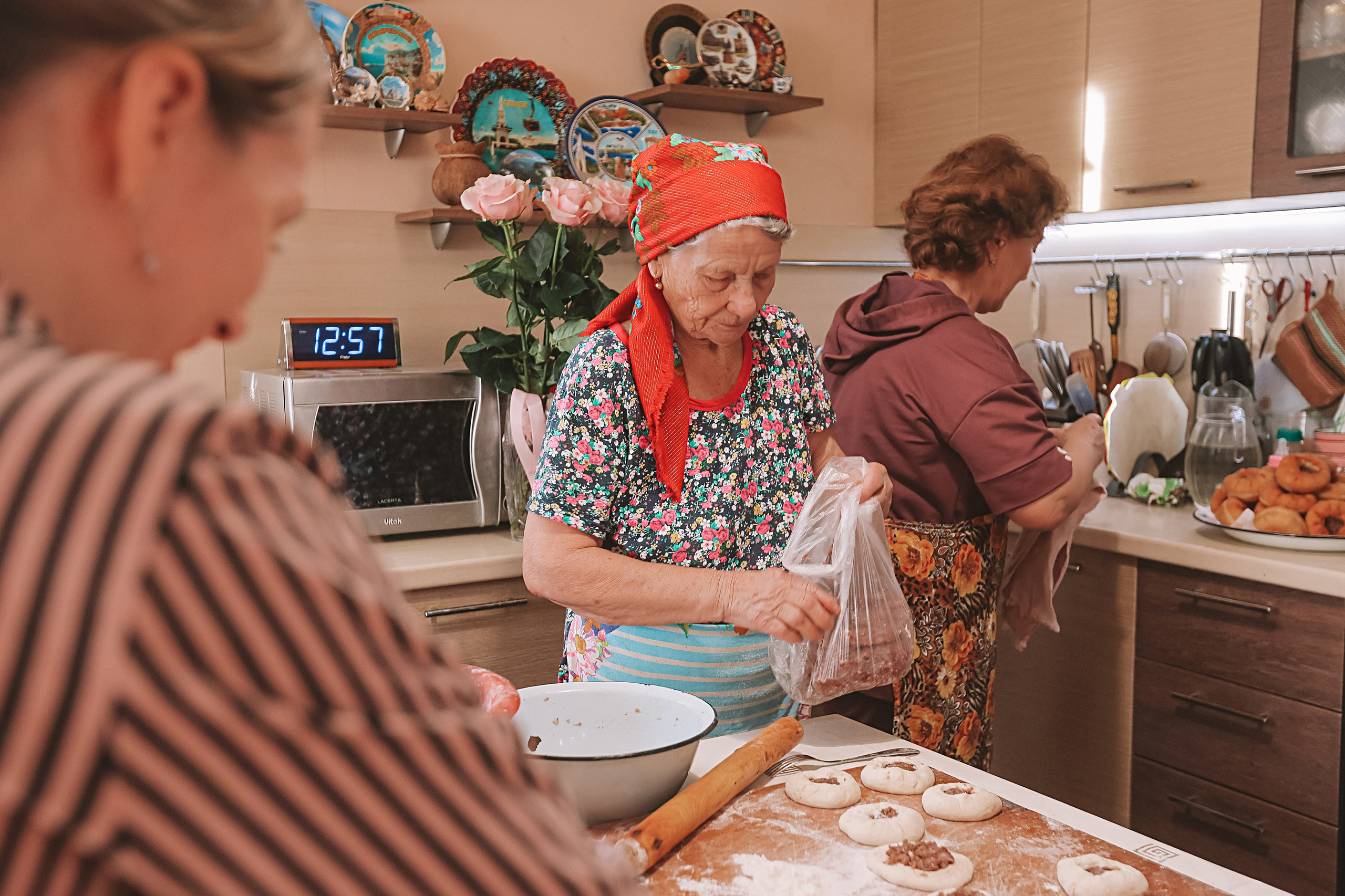 Большая семья репортаж. Семейный фотограф Тюмень, фотограф на роды Салмина Мария