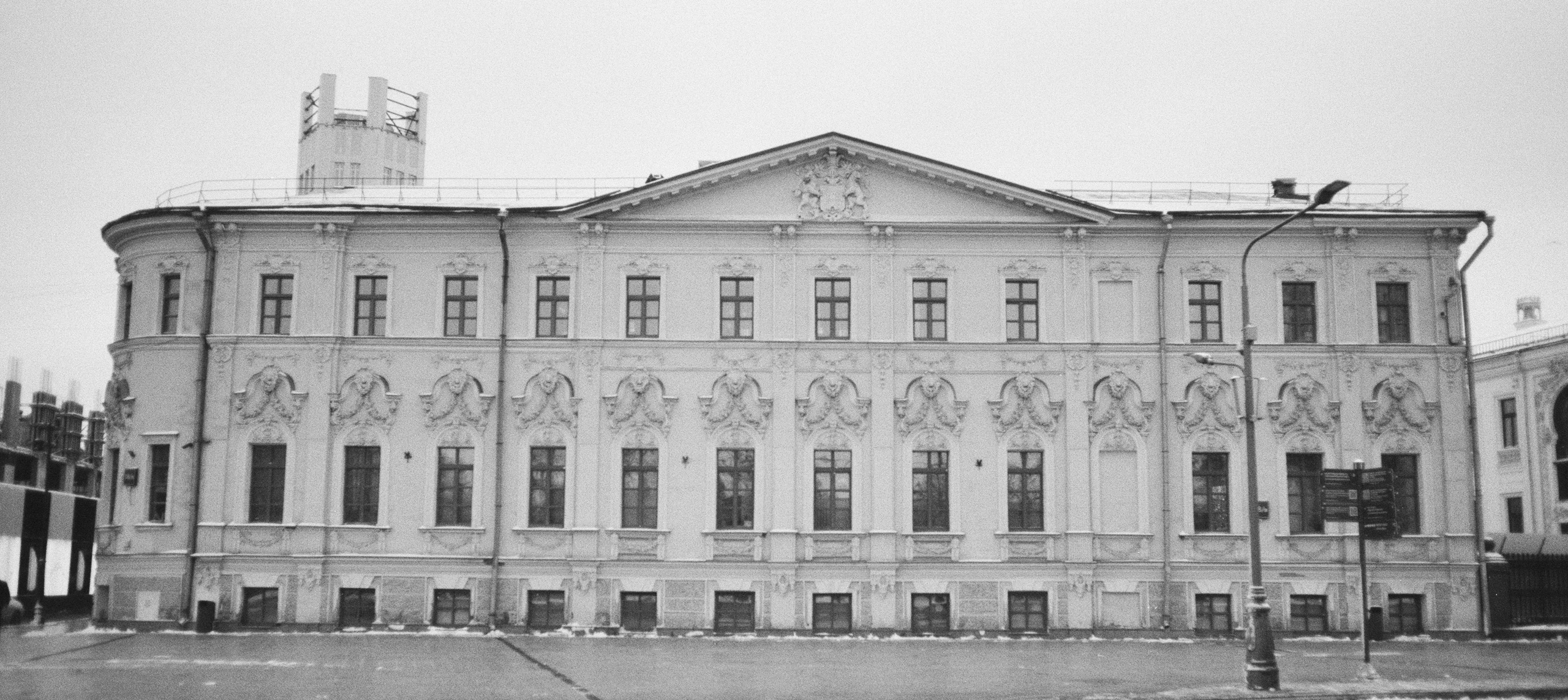 Воздвиженка / Voigtlander Bessa-T — Ultron 28 mm f2 / Fomapan 400 BW