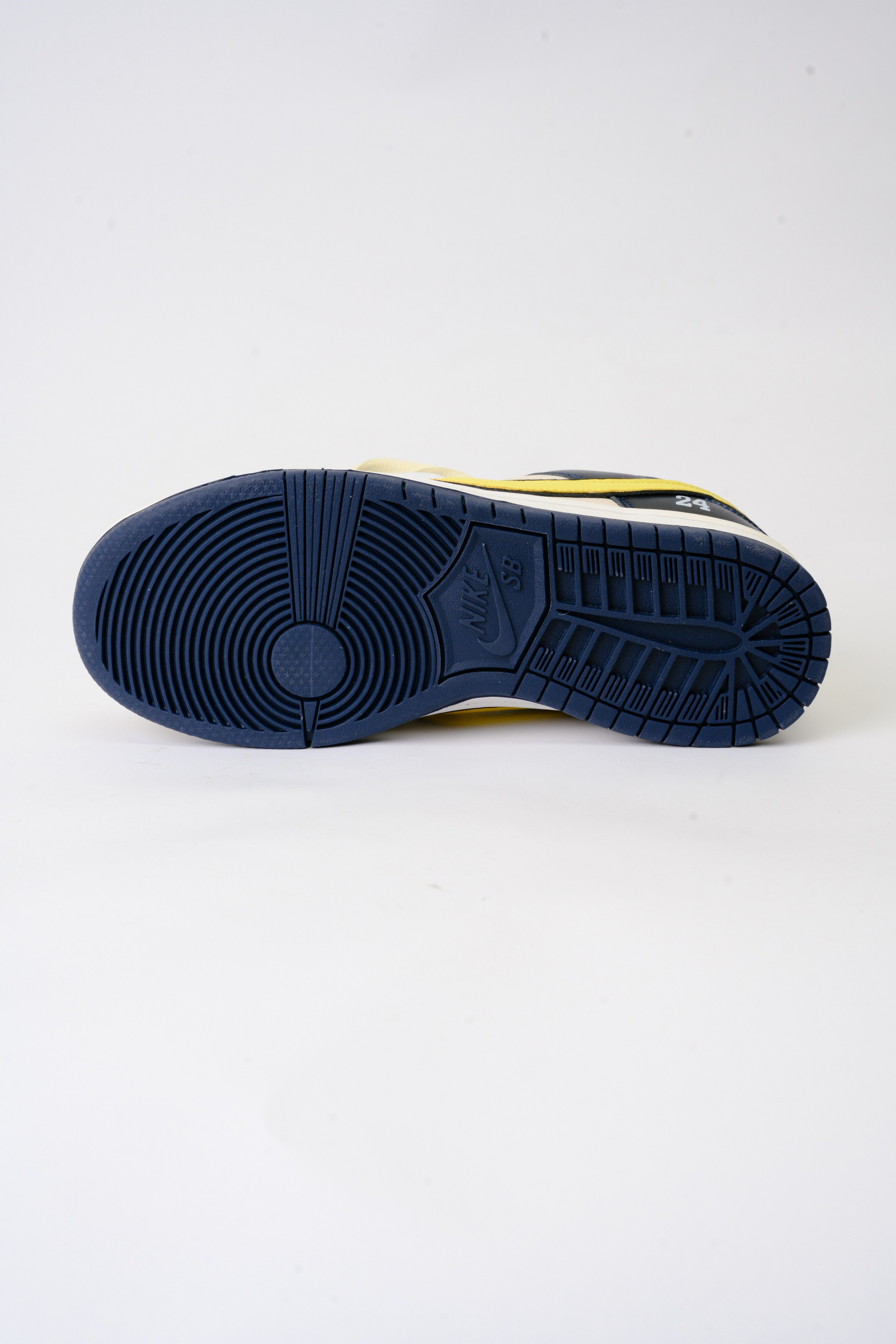 Кроссовки для wb. Фотограф в Красноярске