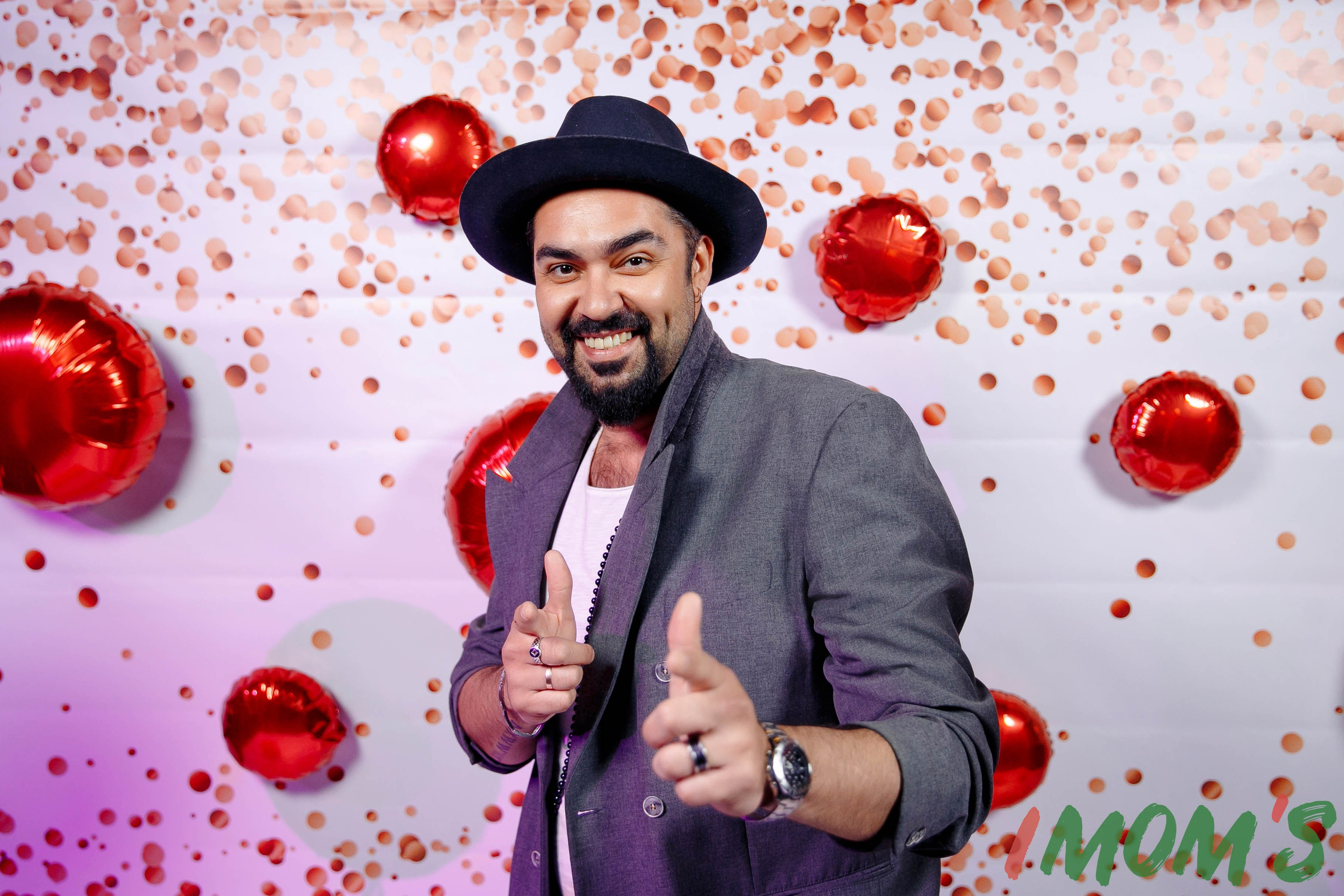 Квиз «Аймомс». Ваш репортажный фотограф Артемий Антонов