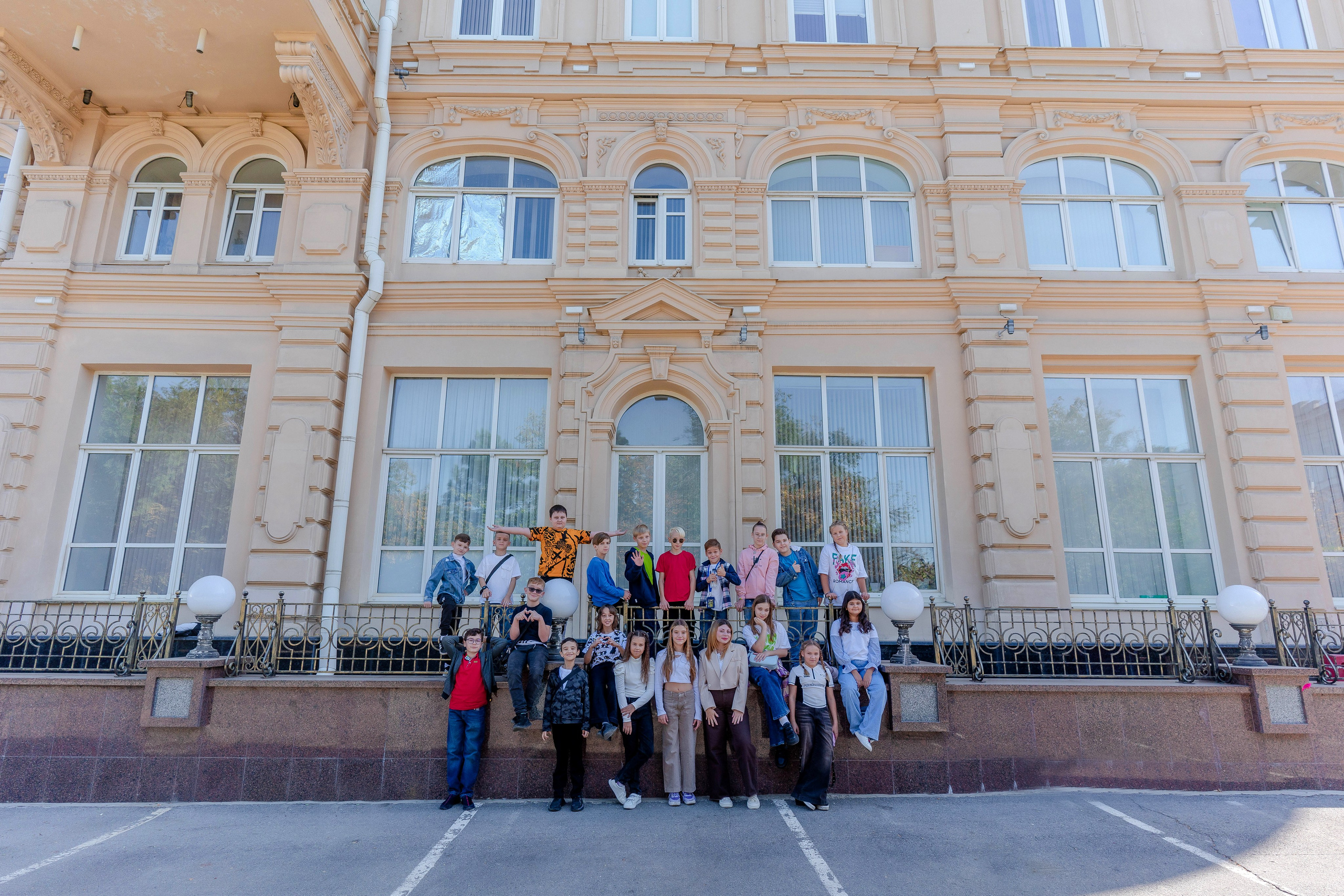 «Школьные годы» (до 120 страниц) для 1-4 и 5-9 классов. Современные Выпускные Альбомы в Ростове-на-Дону