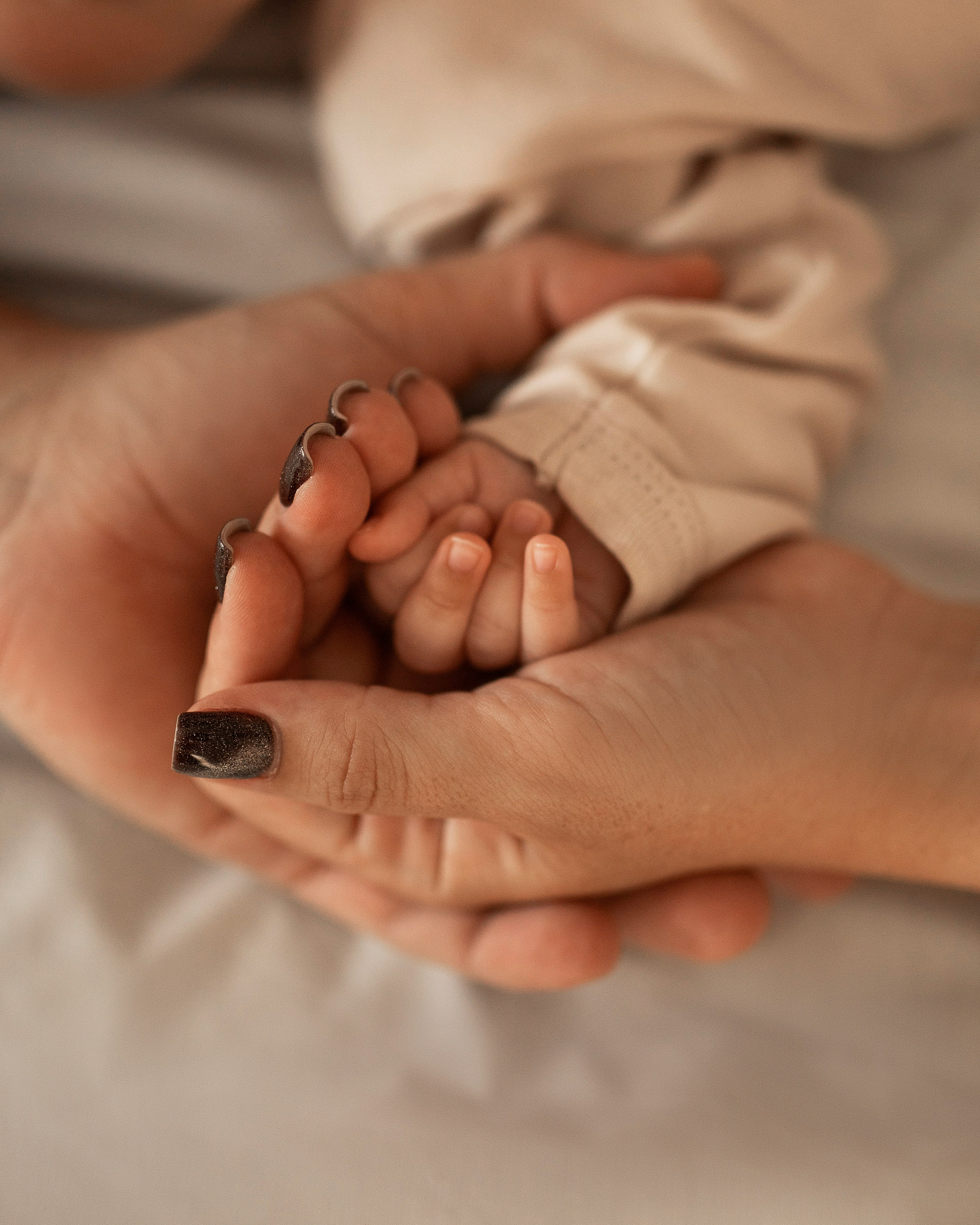 | ПЕРВЫЕ МГНОВЕНИЯ |