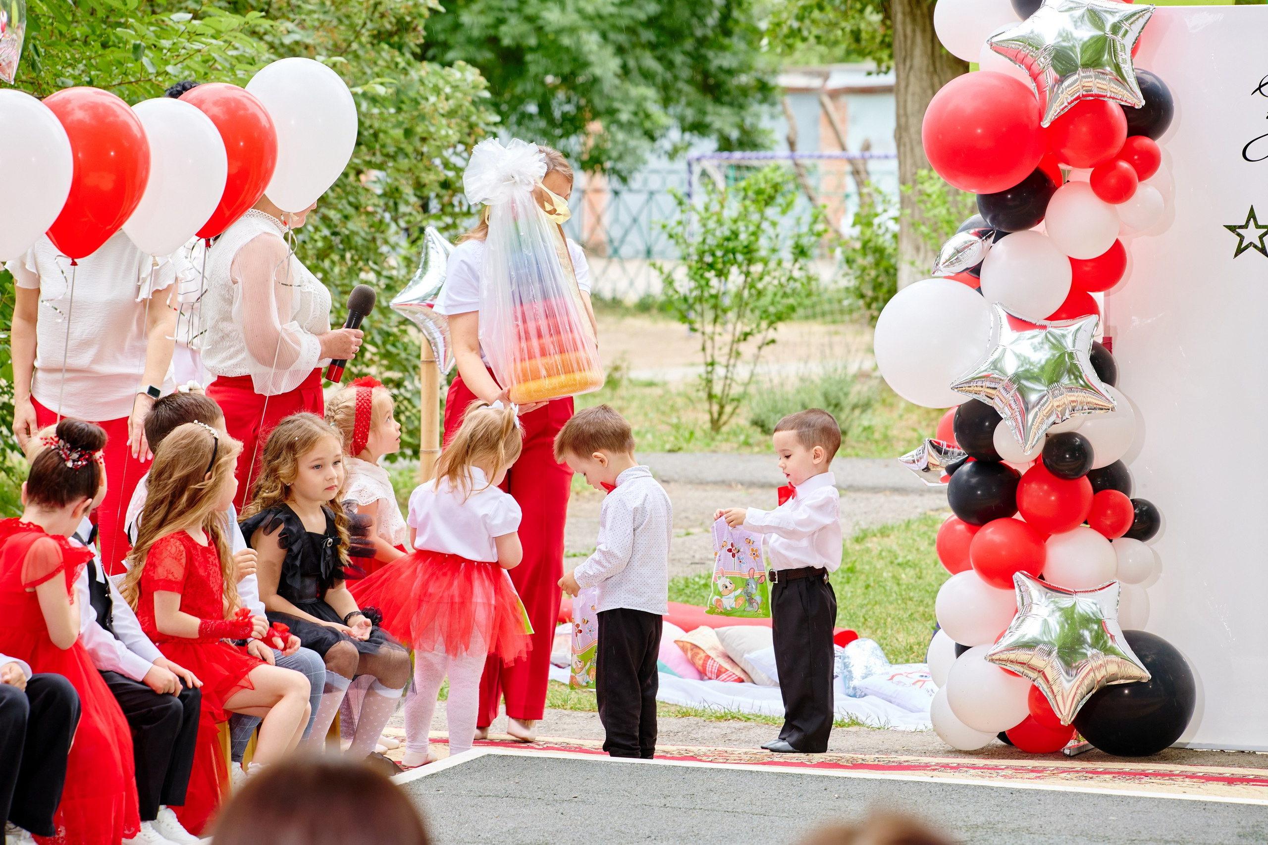 Выпускной 45 сад. Фотограф Выпускные альбомы Таганрог Сергей Коробченко