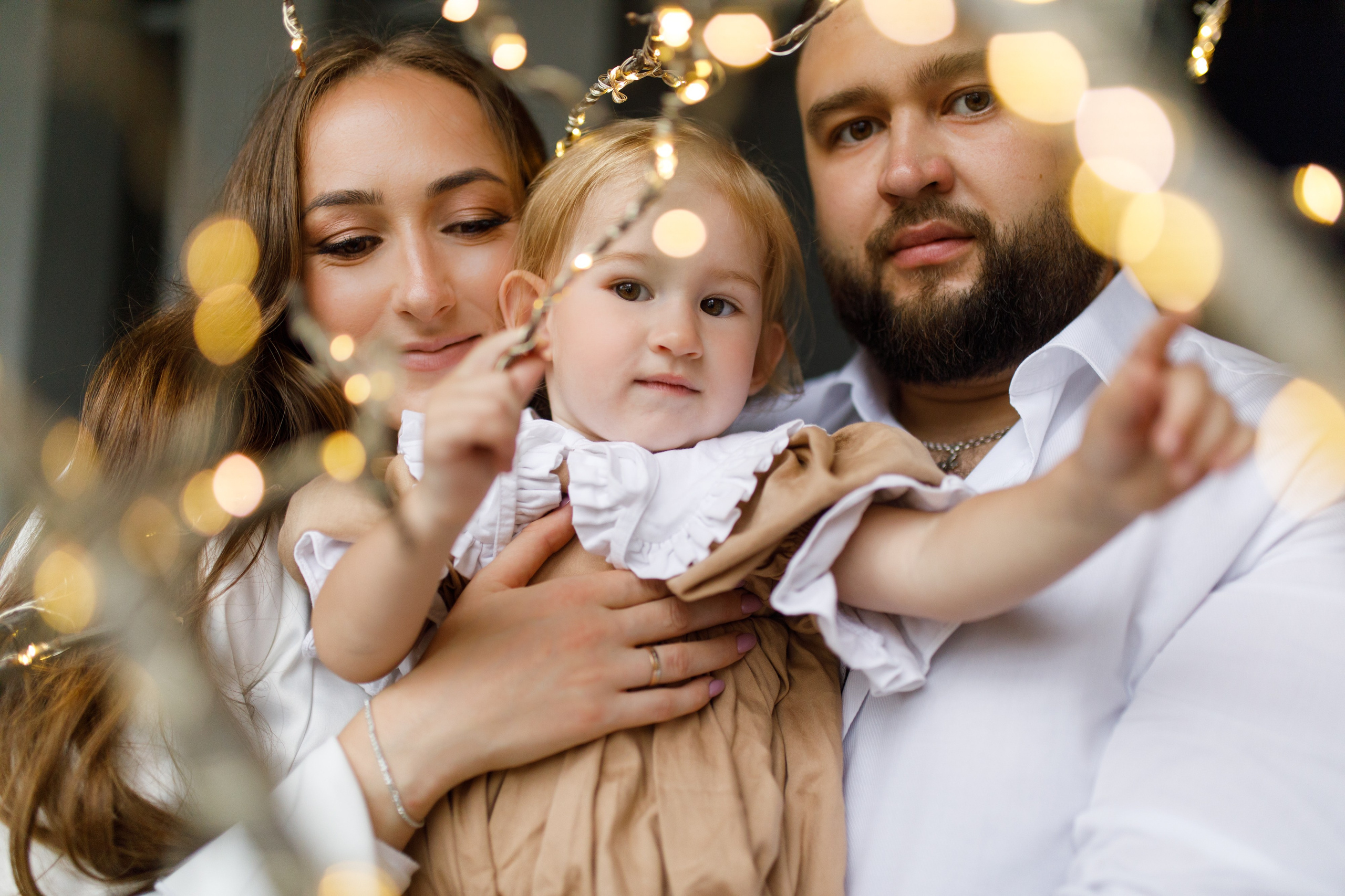 Семейная фотосессия в студии 2 года Валерии. Фотограф в Уфе Ирина Идрисова