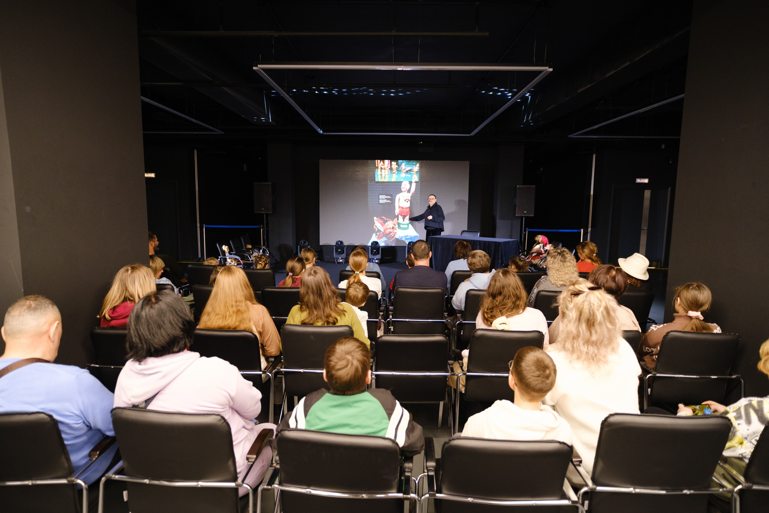 Новогодний репортаж из парка «Новый Херсонес» | Фотограф Илья Желдак. Профессиональная фотосъемка в Крыму. Натуральные эмоции и живые кадры. Забронируйте дату прямо сейчас!