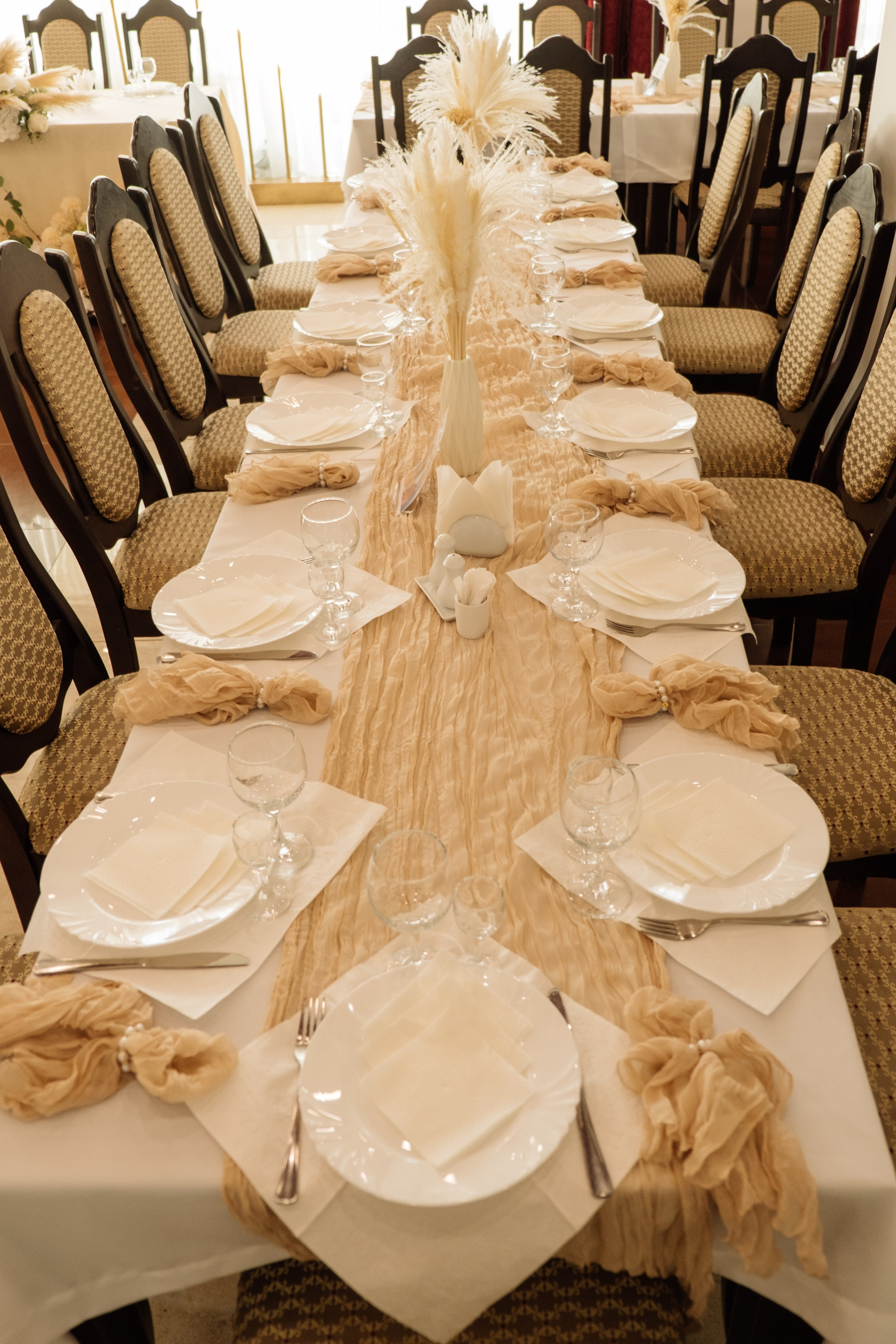 Свадебный ретопртаж. Профессиональная фотосъемка в Крыму. Натуральные эмоции и живые кадры. Забронируйте дату прямо сейчас!