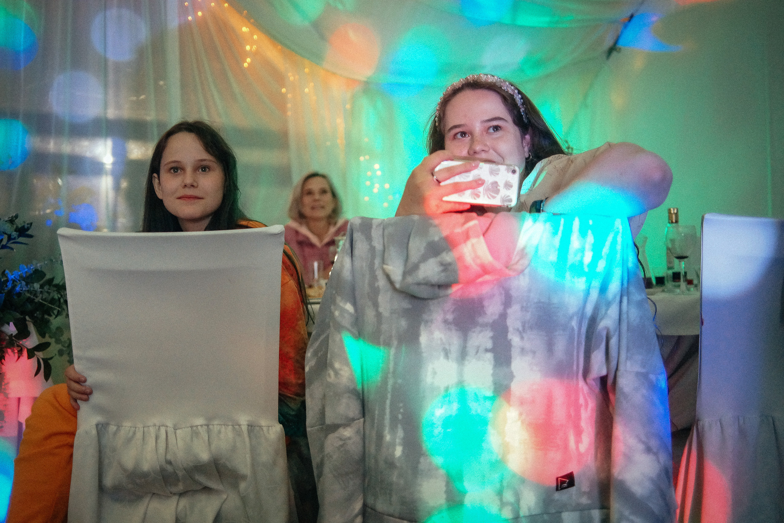 Свадьба в Бердске. Свадебный фотограф Бердск. Съемка прогулки, выездной регистрации и банкета в Crona Spa Hotel.