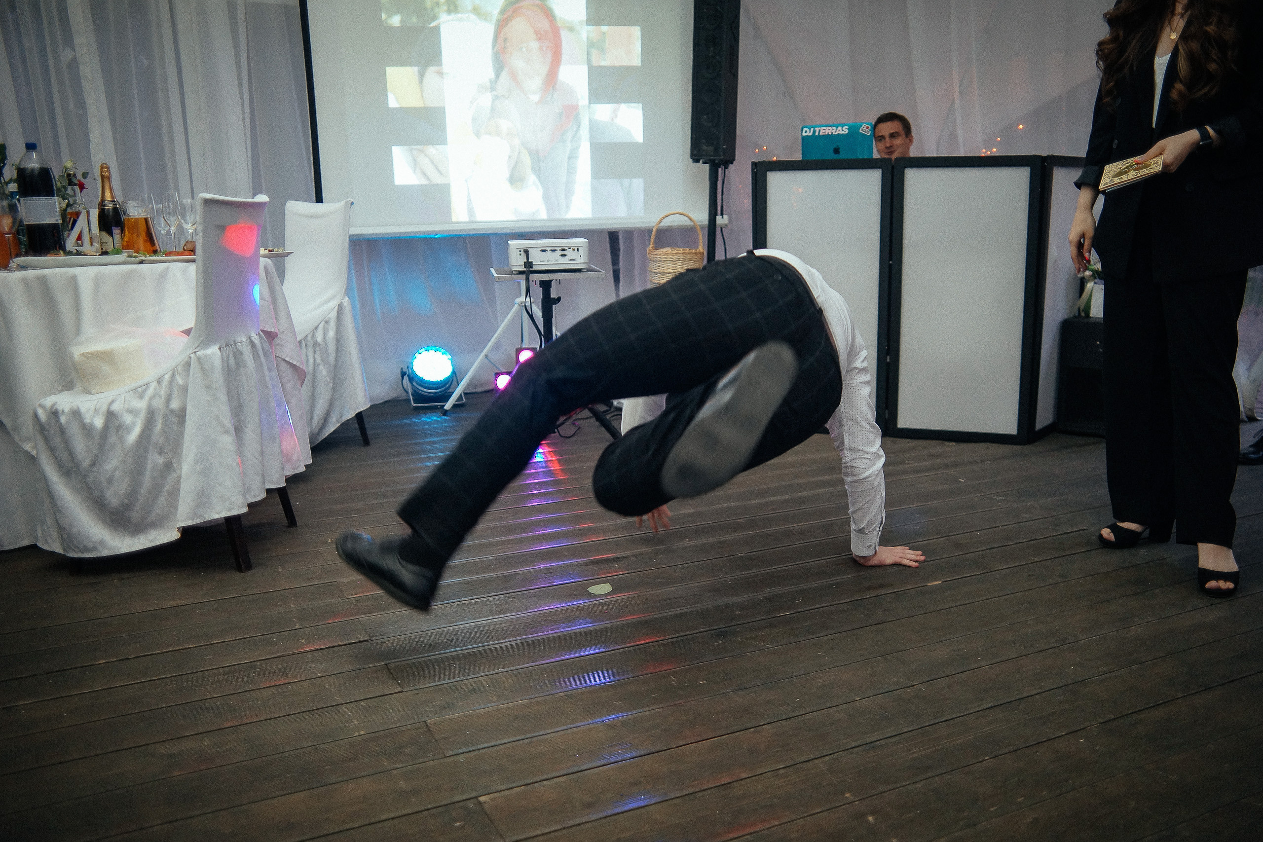 Свадьба в Бердске. Свадебный фотограф Бердск. Съемка прогулки, выездной регистрации и банкета в Crona Spa Hotel.