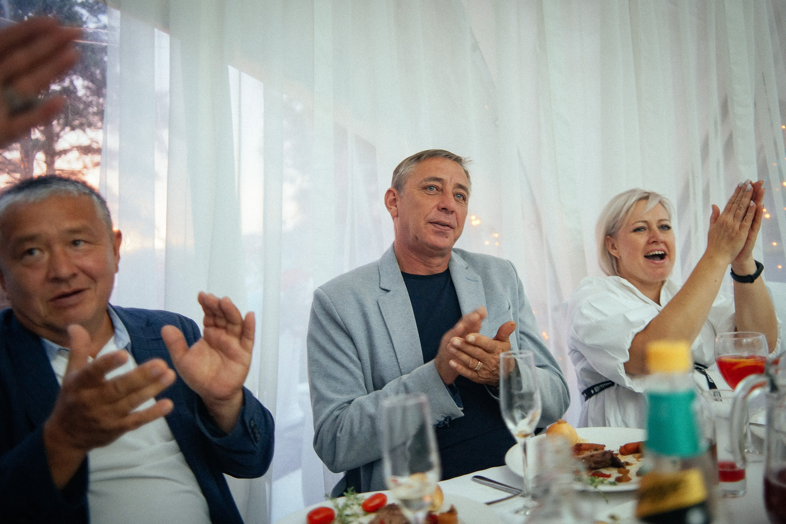 Свадьба в Бердске. Свадебный фотограф Бердск. Съемка прогулки, выездной регистрации и банкета в Crona Spa Hotel.