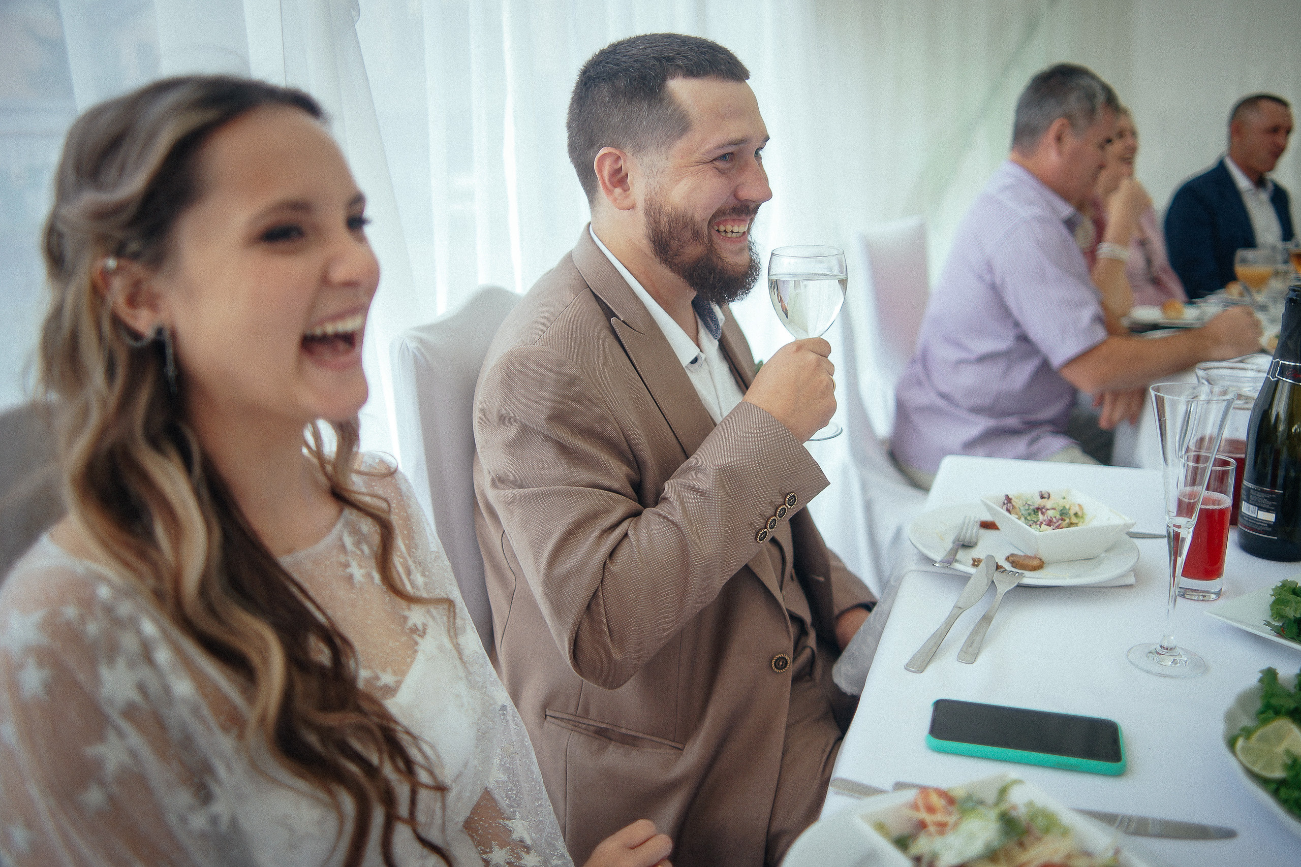 Свадьба в Бердске. Свадебный фотограф Бердск. Съемка прогулки, выездной регистрации и банкета в Crona Spa Hotel.