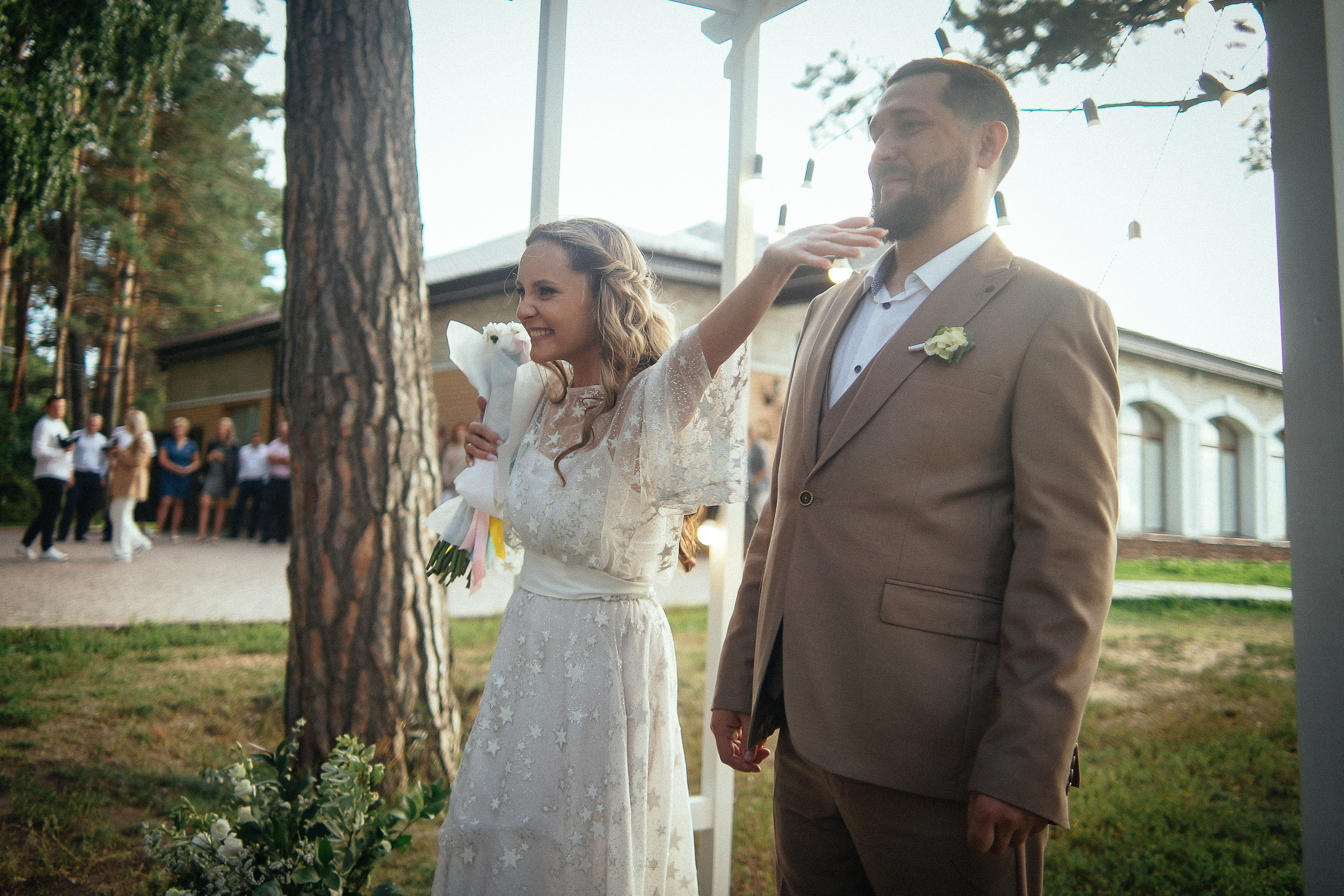 Свадьба в Бердске. Свадебный фотограф Бердск. Съемка прогулки, выездной регистрации и банкета в Crona Spa Hotel.