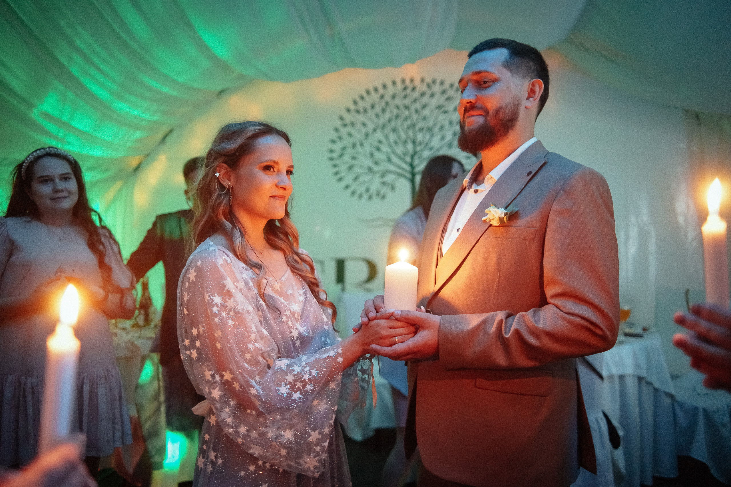 Свадьба в Бердске. Свадебный фотограф Бердск. Съемка прогулки, выездной регистрации и банкета в Crona Spa Hotel.