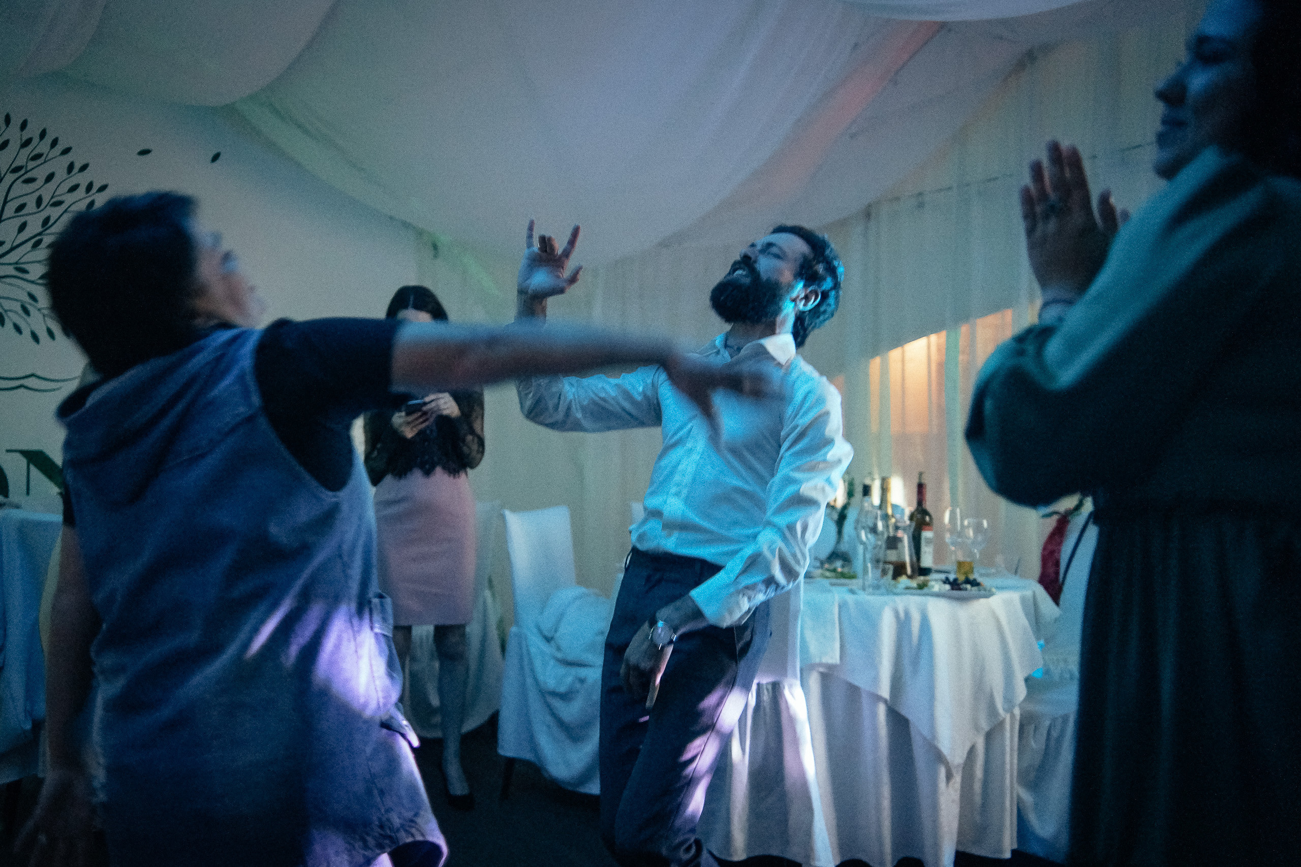 Свадьба в Бердске. Свадебный фотограф Бердск. Съемка прогулки, выездной регистрации и банкета в Crona Spa Hotel.