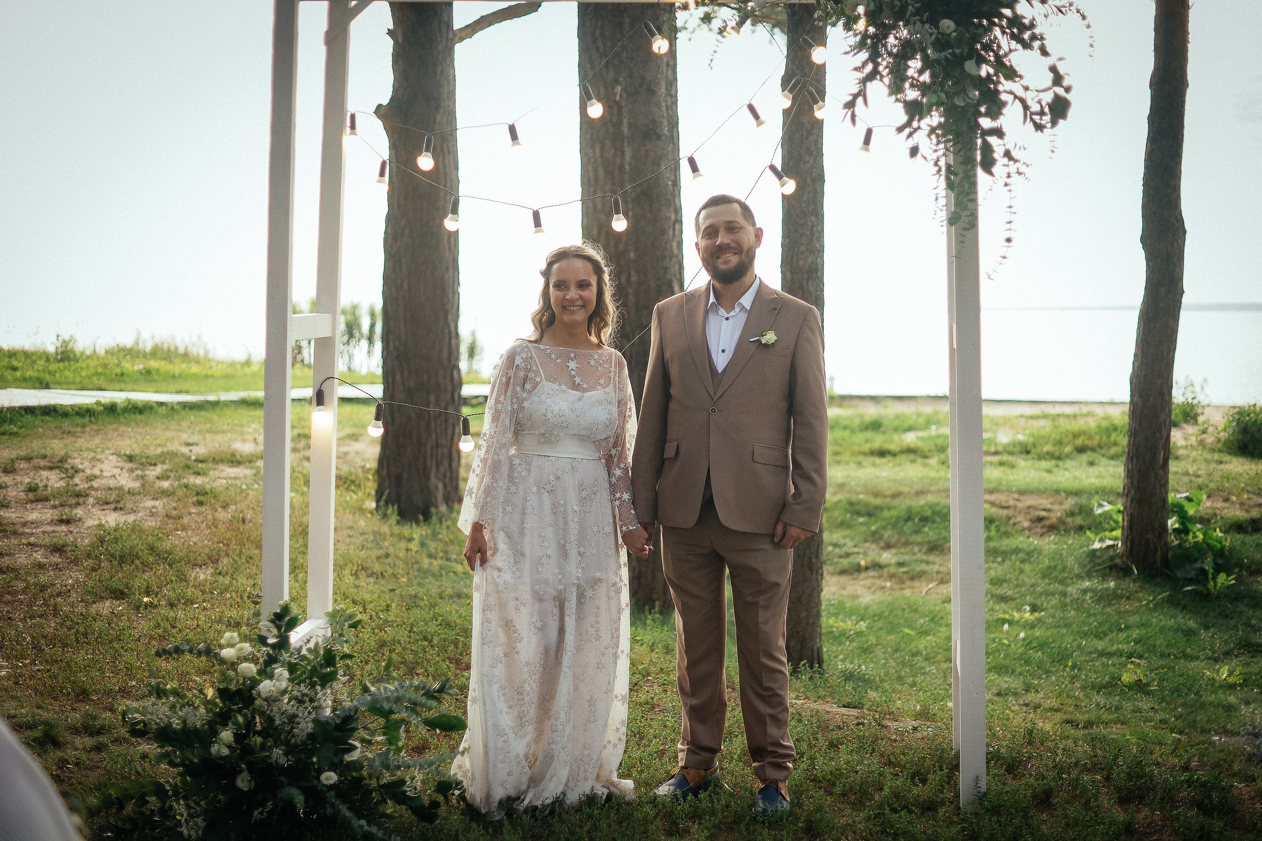 Свадьба в Бердске. Свадебный фотограф Бердск. Съемка прогулки, выездной регистрации и банкета в Crona Spa Hotel.