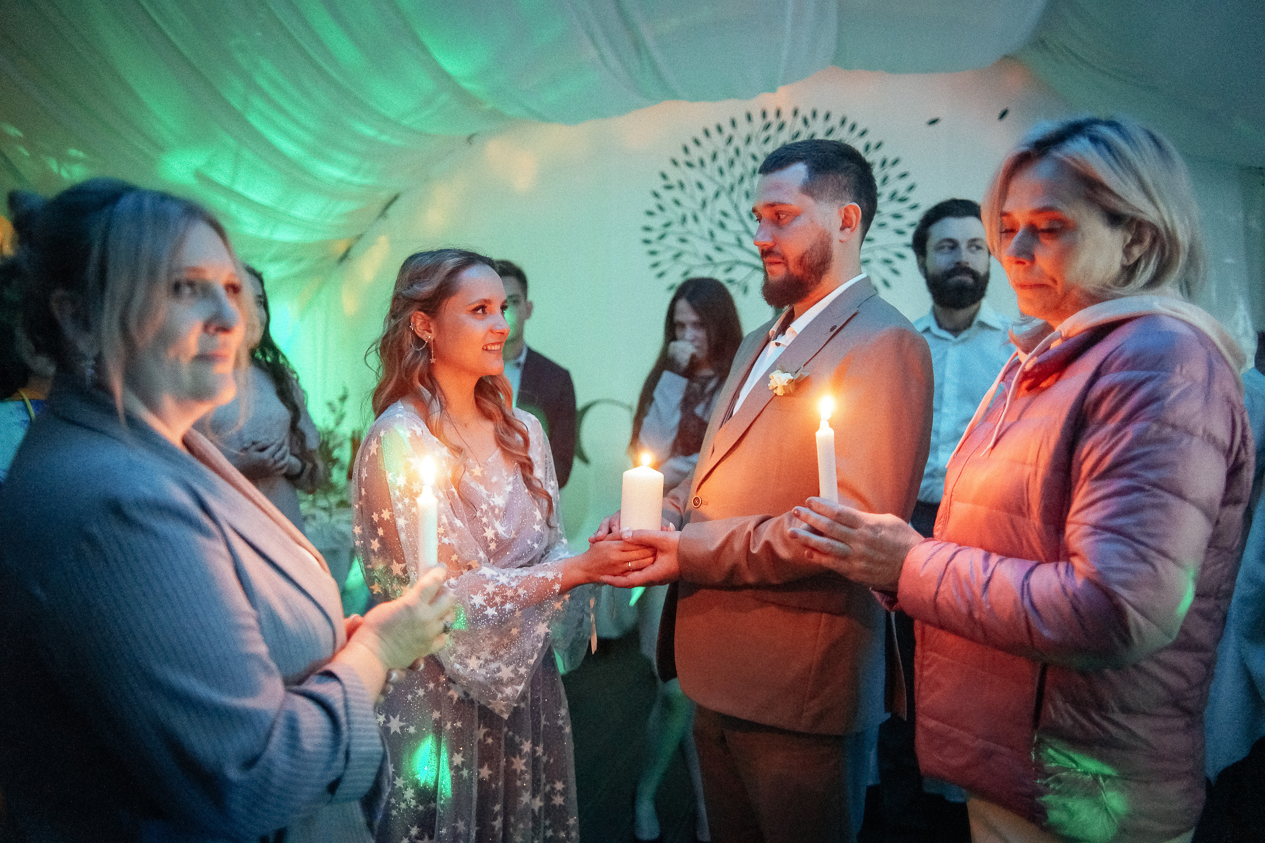 Свадьба в Бердске. Свадебный фотограф Бердск. Съемка прогулки, выездной регистрации и банкета в Crona Spa Hotel.