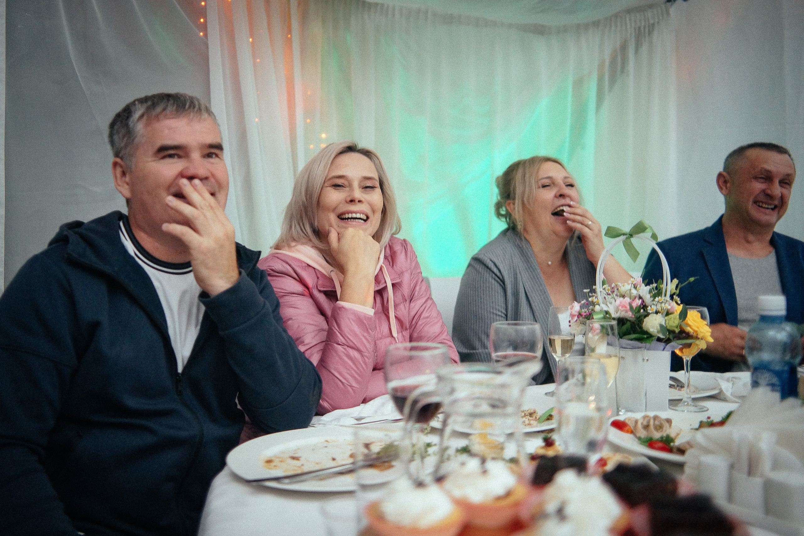 Свадьба в Бердске. Свадебный фотограф Бердск. Съемка прогулки, выездной регистрации и банкета в Crona Spa Hotel.