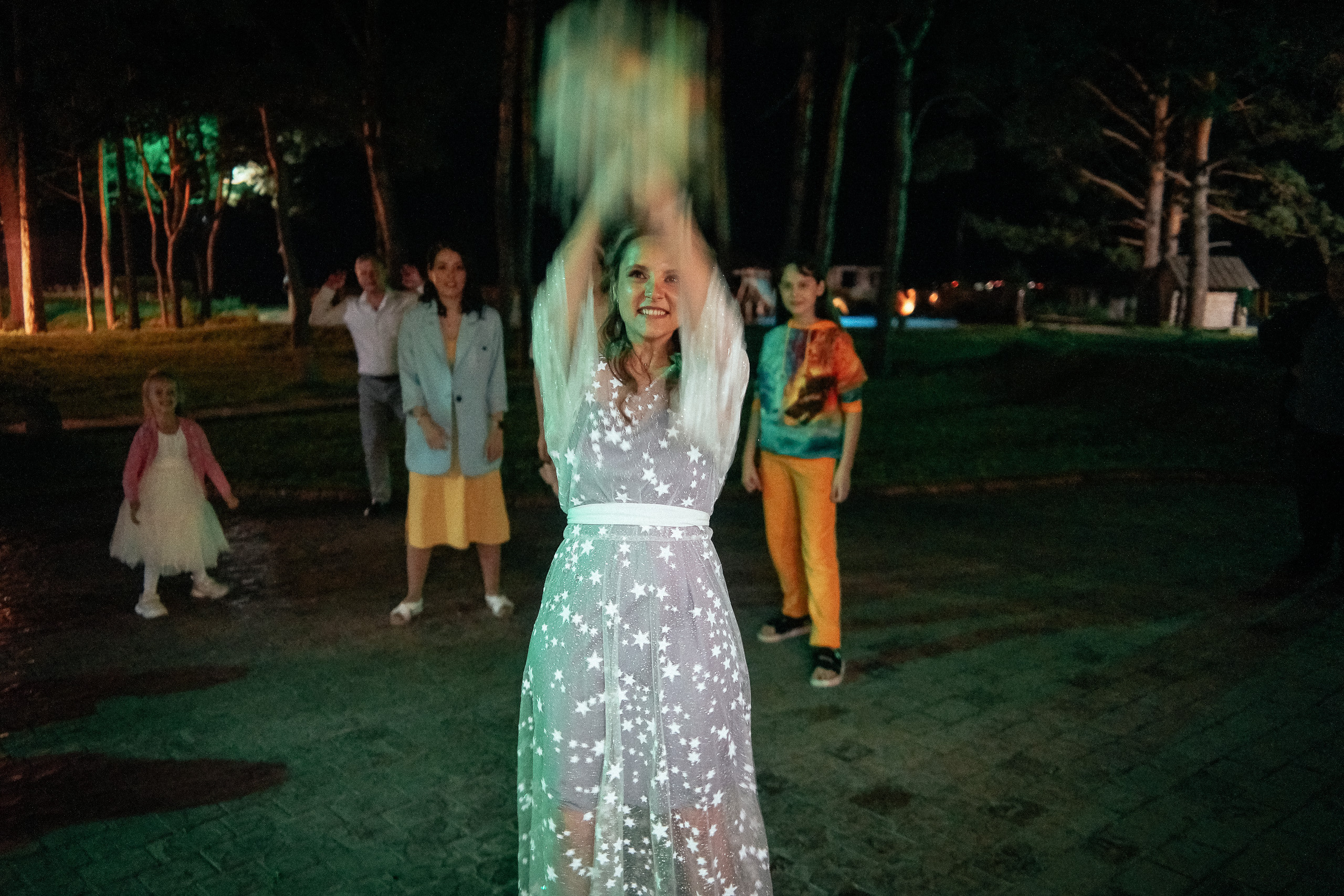 Свадьба в Бердске. Свадебный фотограф Бердск. Съемка прогулки, выездной регистрации и банкета в Crona Spa Hotel.