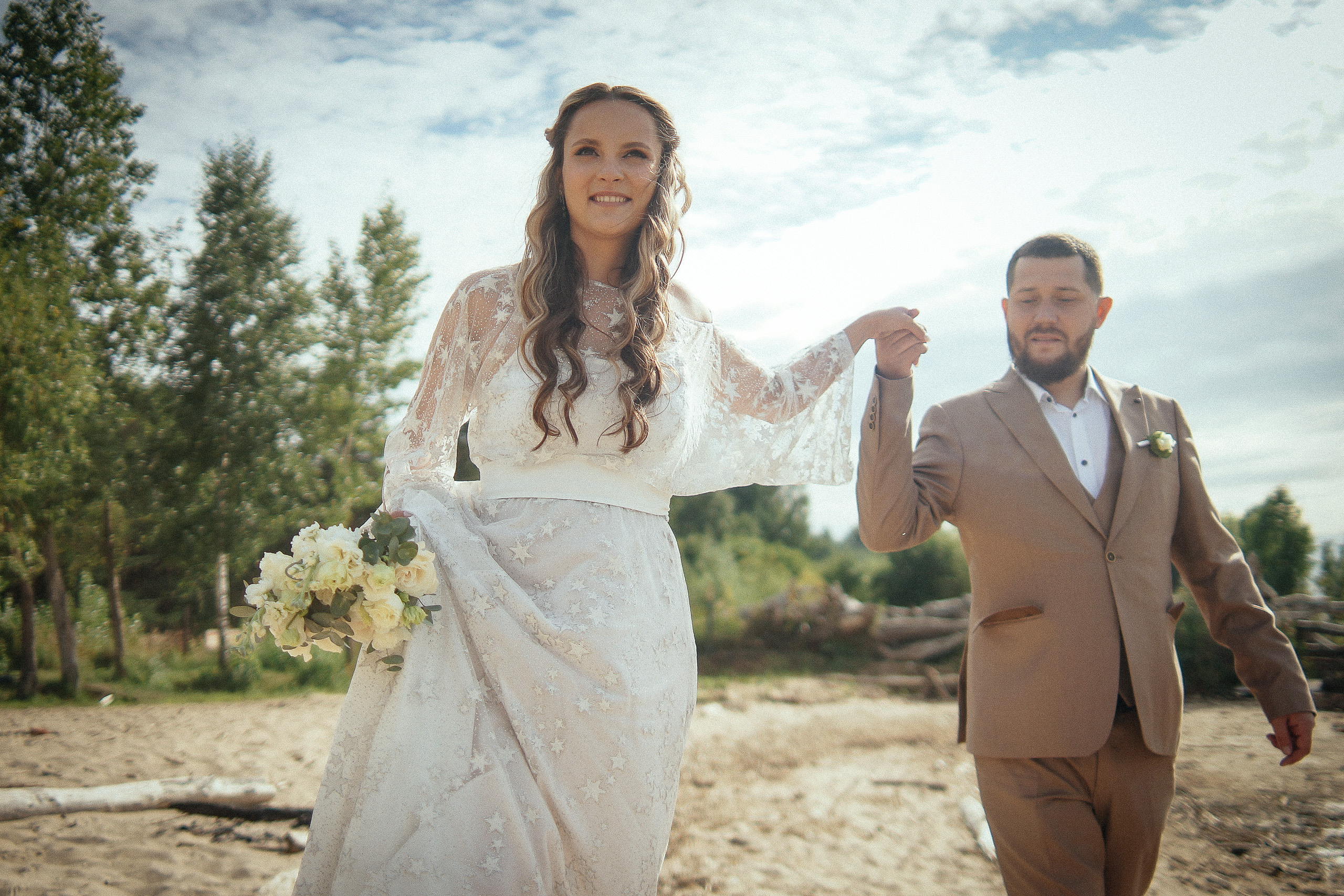 Свадьба в Бердске. Свадебный фотограф Бердск. Съемка прогулки, выездной регистрации и банкета в Crona Spa Hotel.