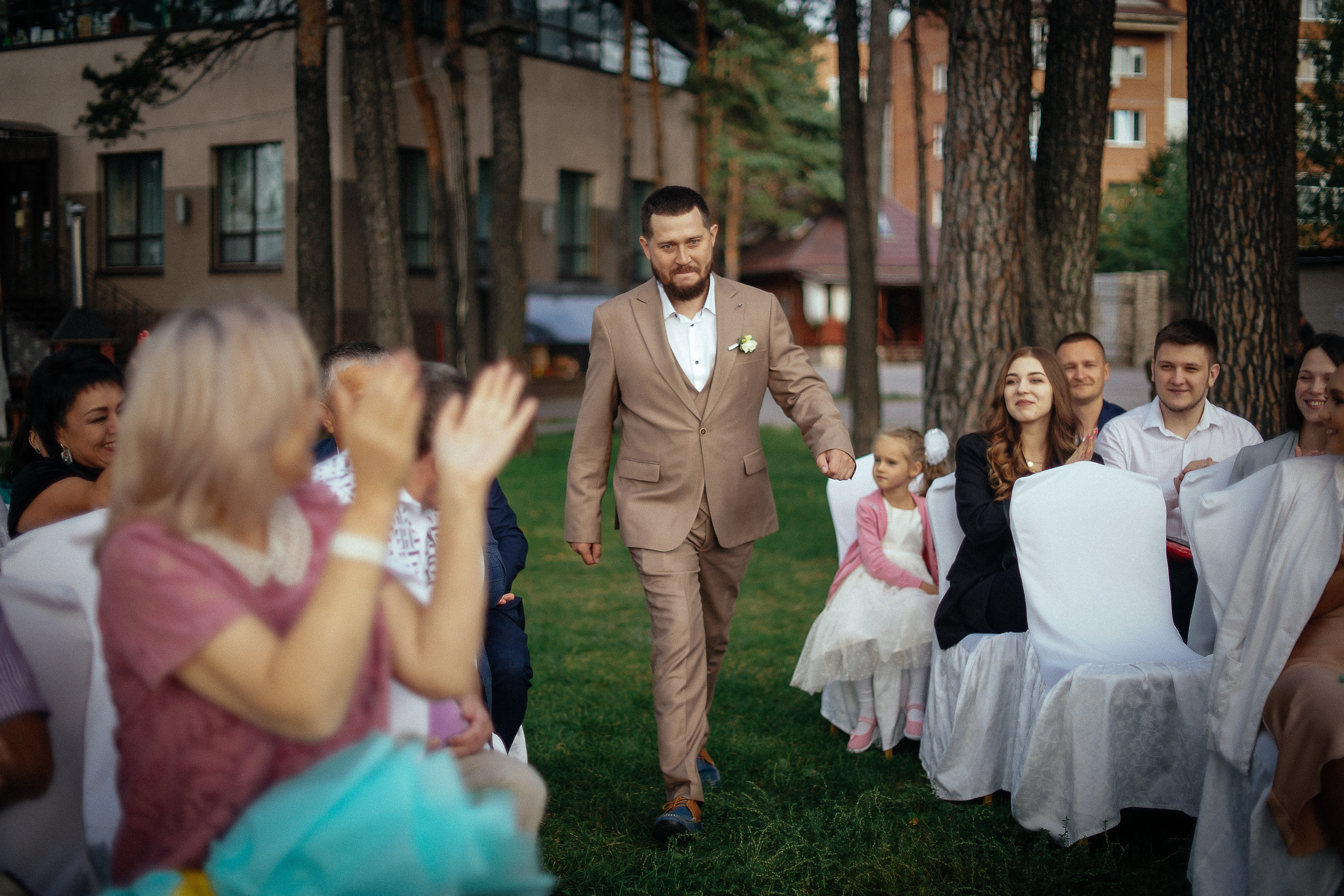Свадьба в Бердске. Свадебный фотограф Бердск. Съемка прогулки, выездной регистрации и банкета в Crona Spa Hotel.