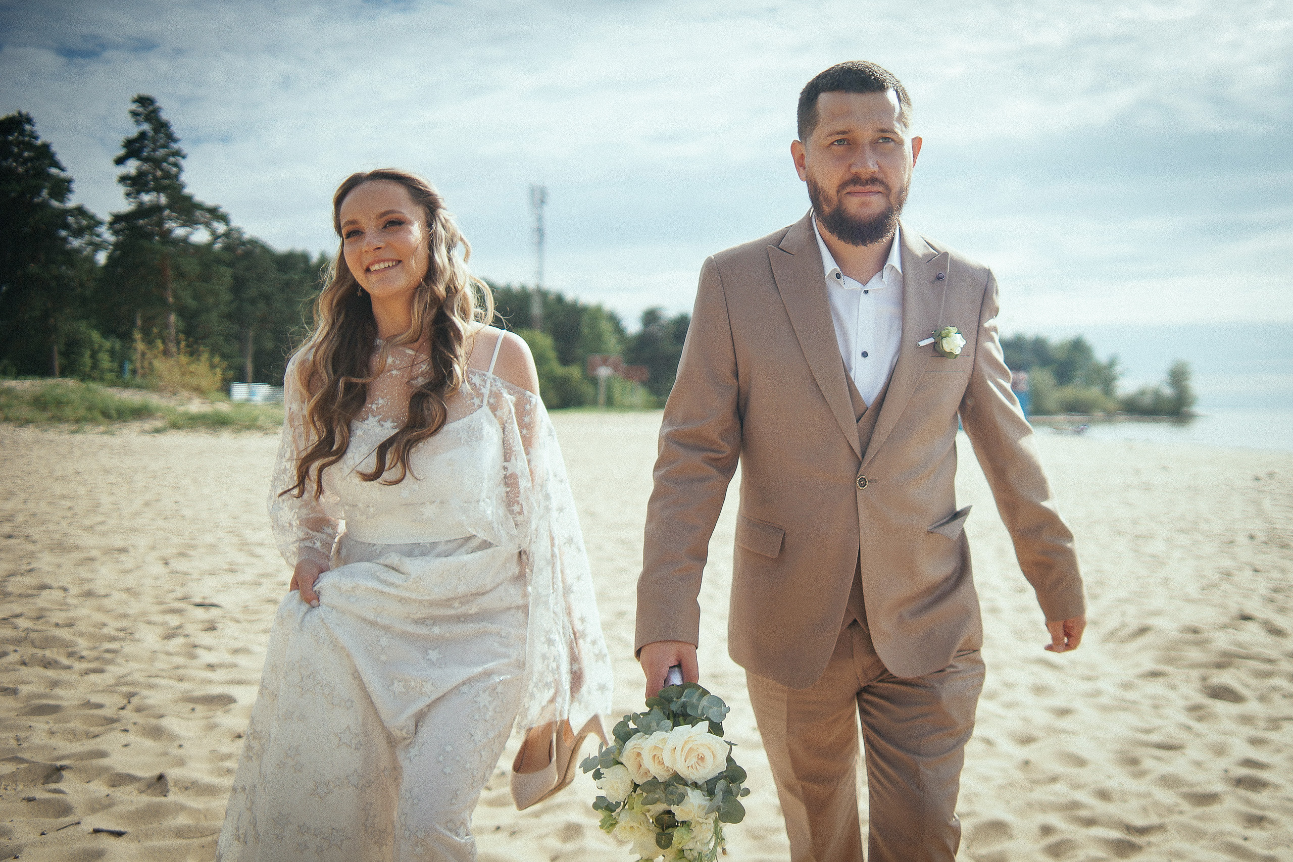 Свадьба в Бердске. Свадебный фотограф Бердск. Съемка прогулки, выездной регистрации и банкета в Crona Spa Hotel.