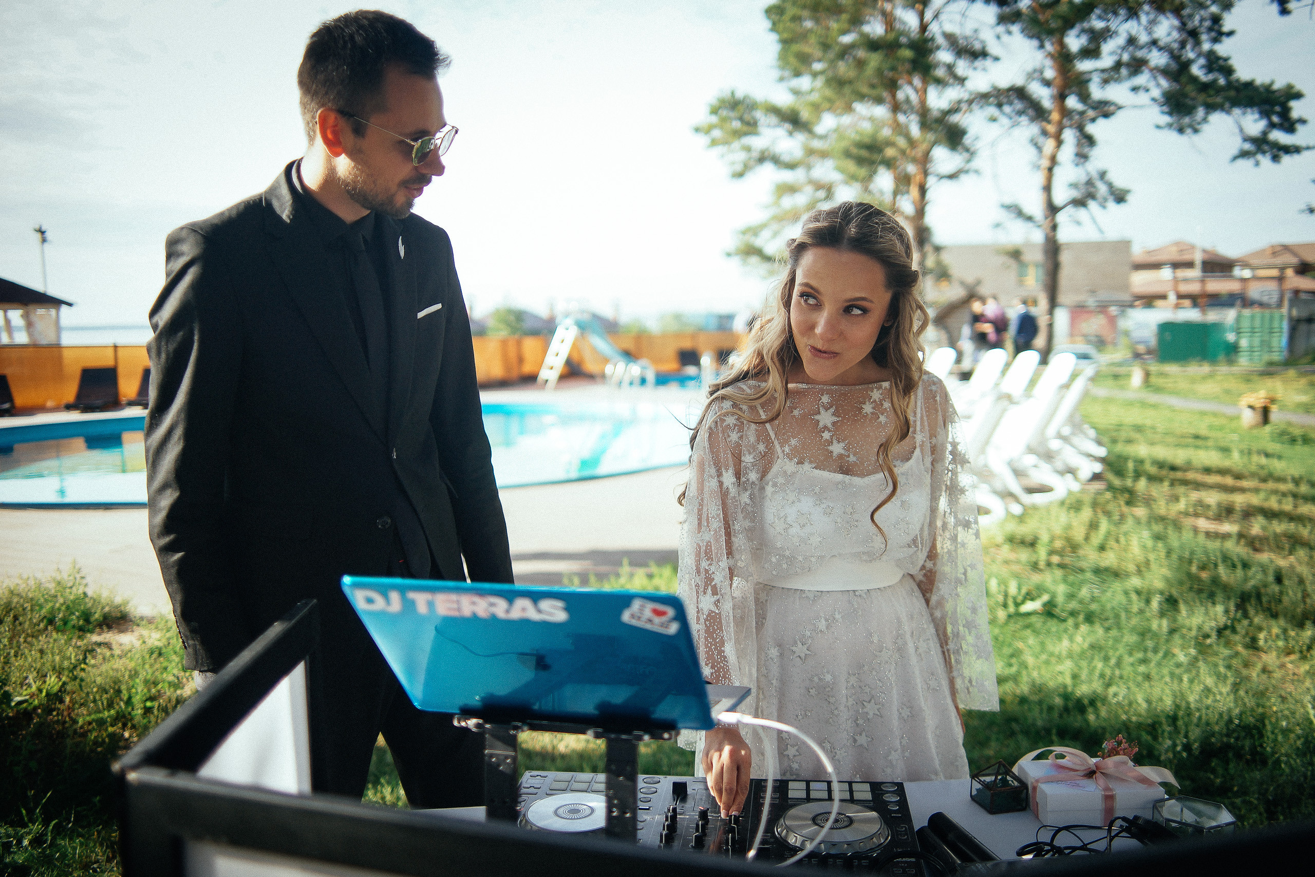 Свадьба в Бердске. Свадебный фотограф Бердск. Съемка прогулки, выездной регистрации и банкета в Crona Spa Hotel.