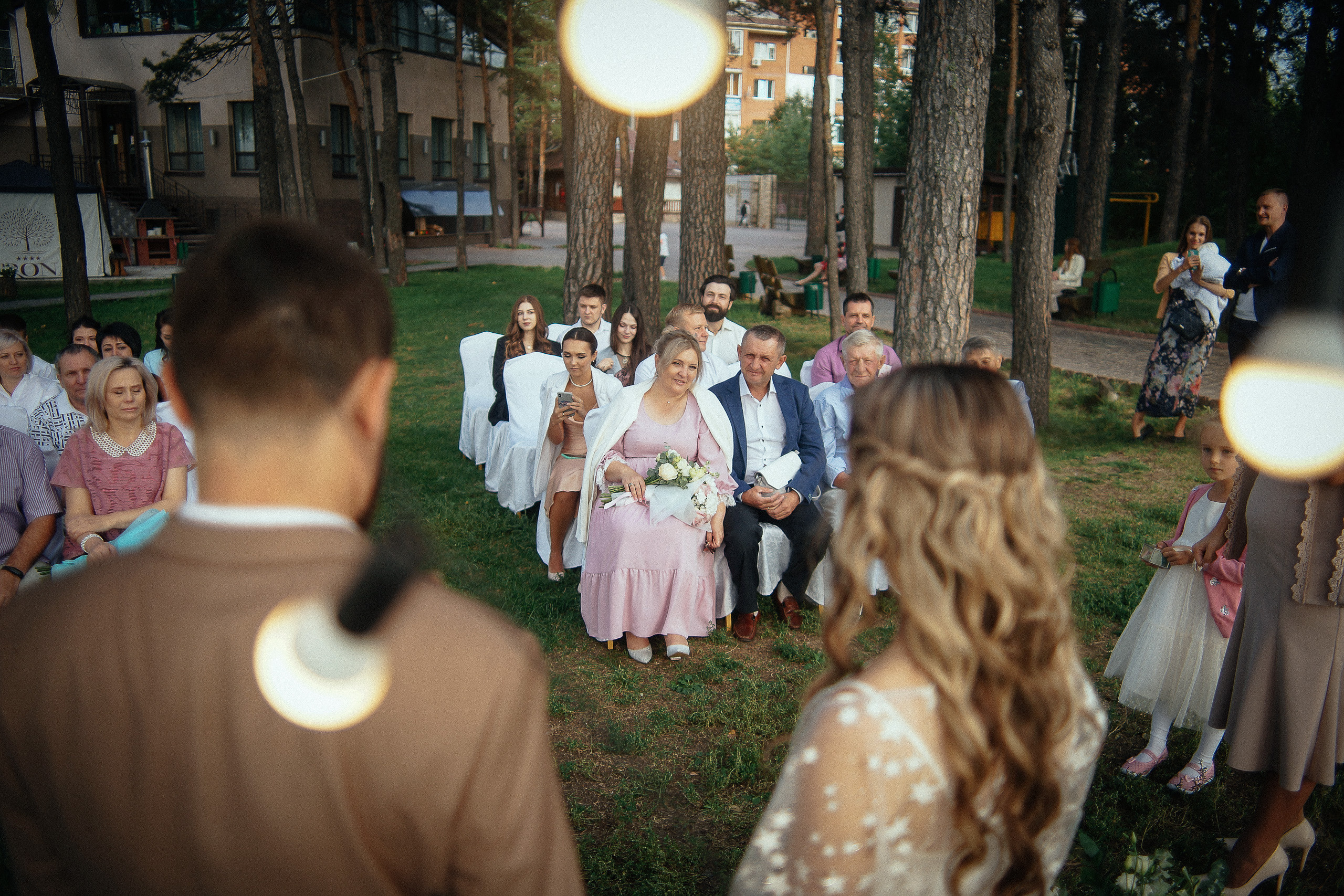 Свадьба в Бердске. Свадебный фотограф Бердск. Съемка прогулки, выездной регистрации и банкета в Crona Spa Hotel.