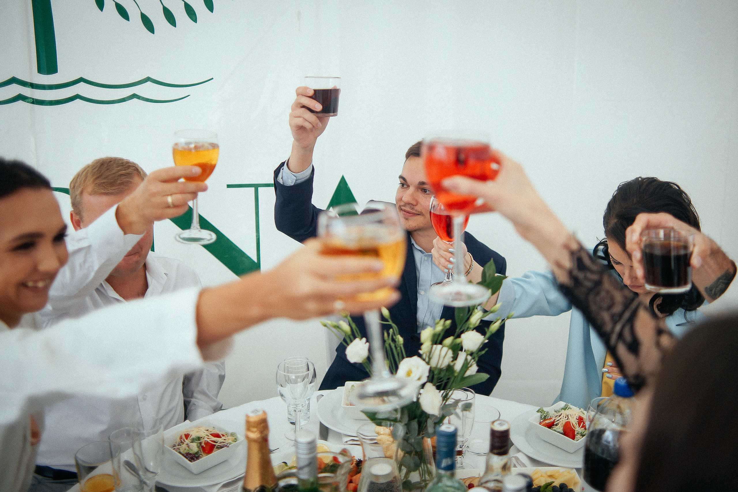 Свадьба в Бердске. Свадебный фотограф Бердск. Съемка прогулки, выездной регистрации и банкета в Crona Spa Hotel.