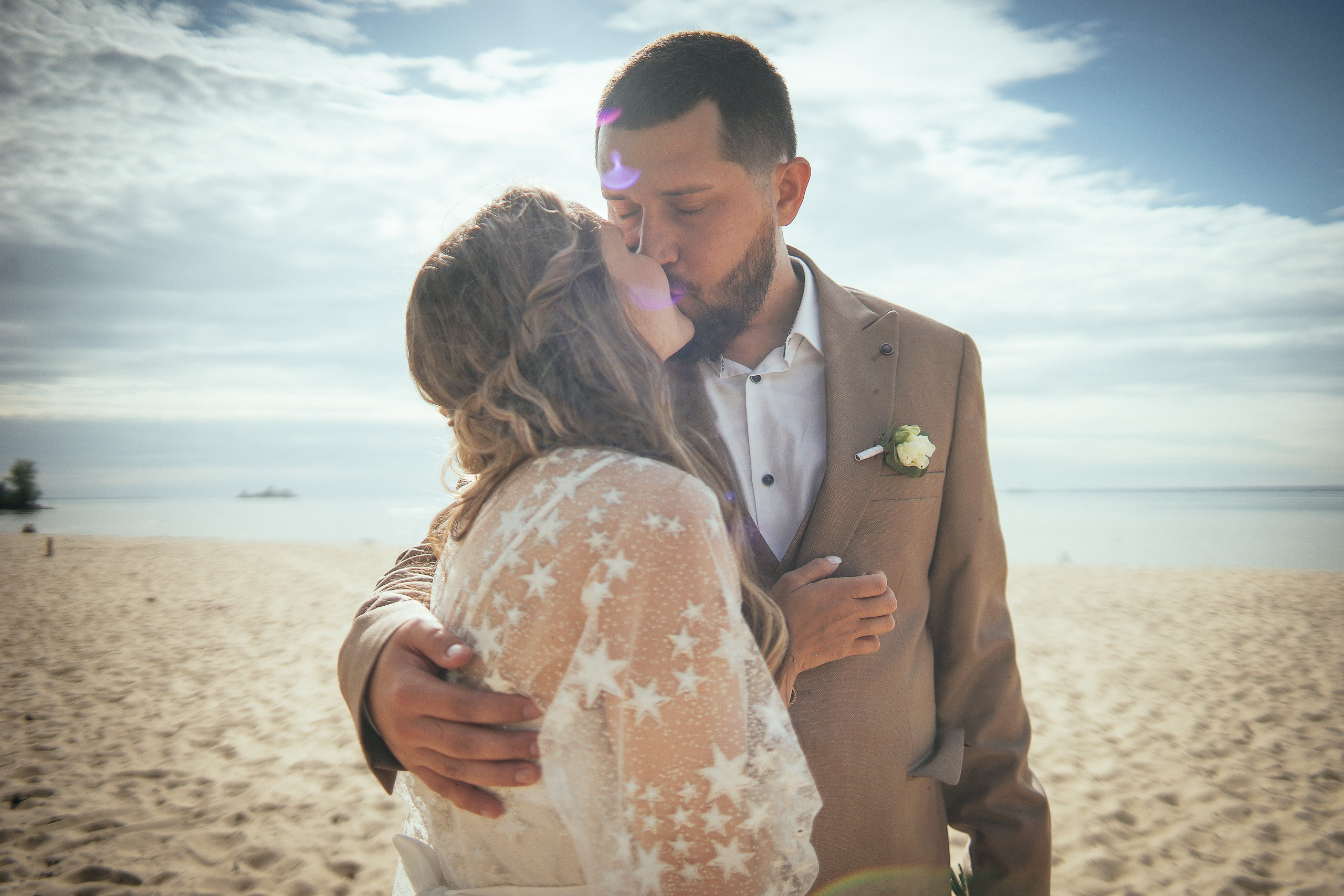 Свадьба в Бердске. Свадебный фотограф Бердск. Съемка прогулки, выездной регистрации и банкета в Crona Spa Hotel.