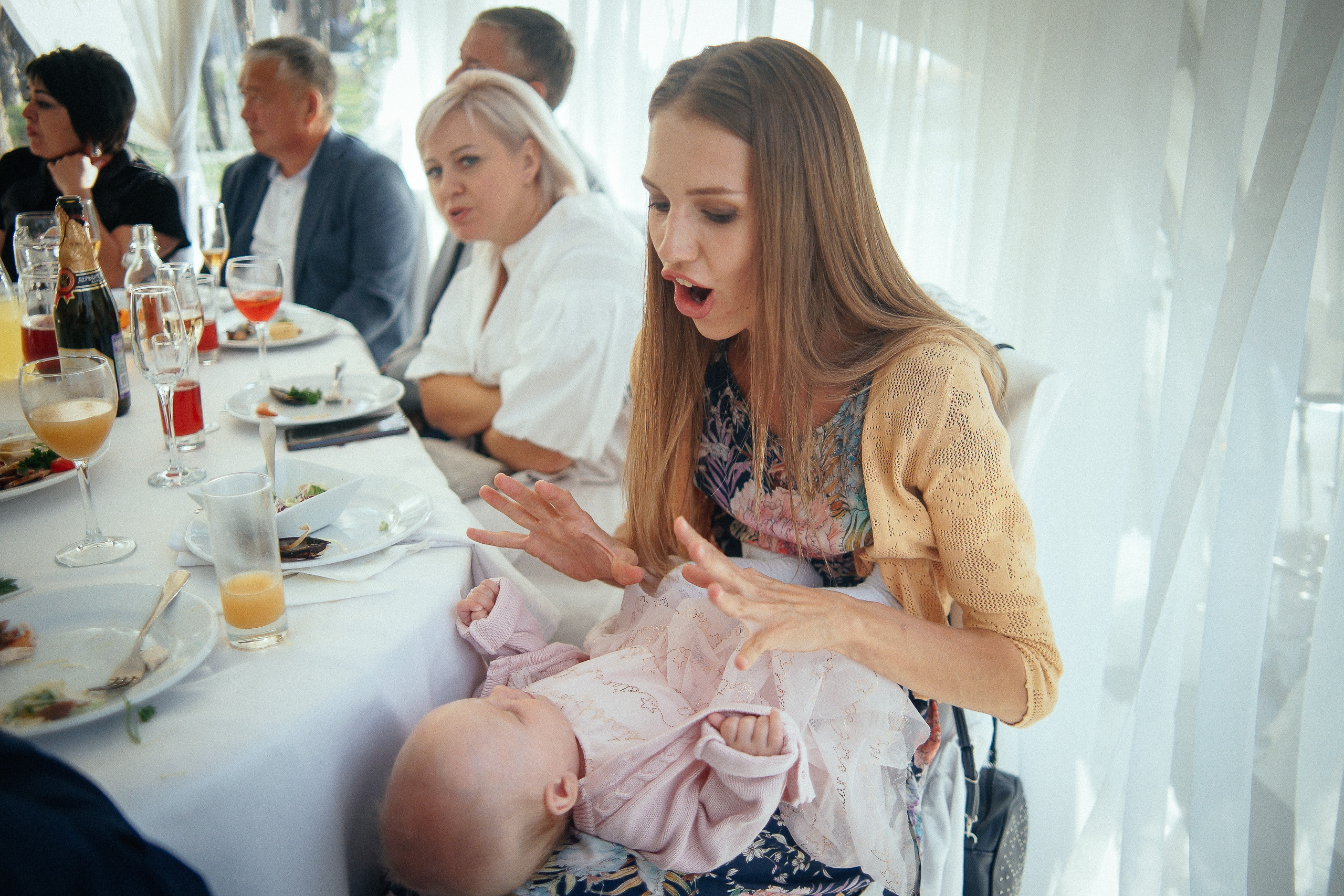 Свадьба в Бердске. Свадебный фотограф Бердск. Съемка прогулки, выездной регистрации и банкета в Crona Spa Hotel.