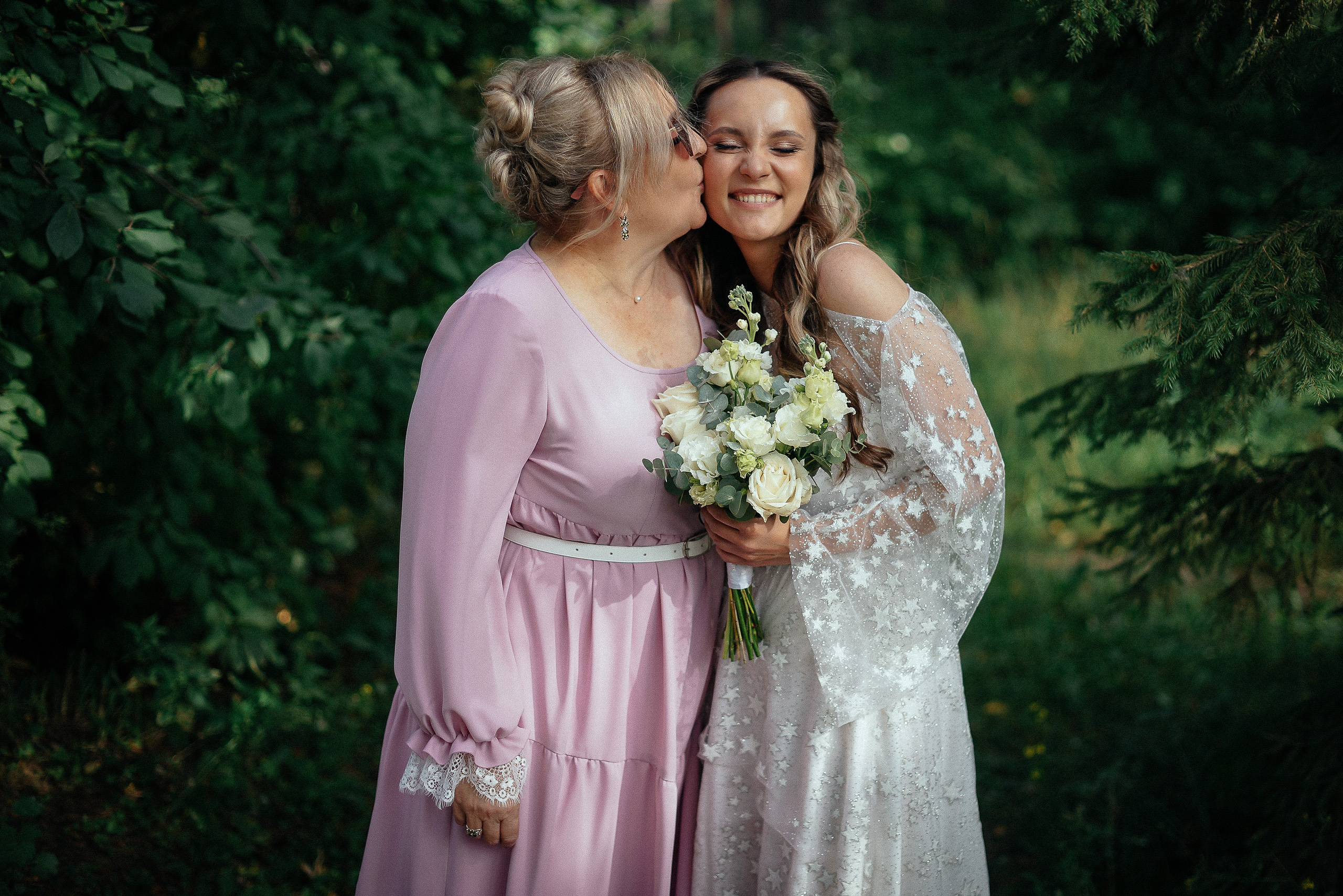 Свадьба в Бердске. Свадебный фотограф Бердск. Съемка прогулки, выездной регистрации и банкета в Crona Spa Hotel.