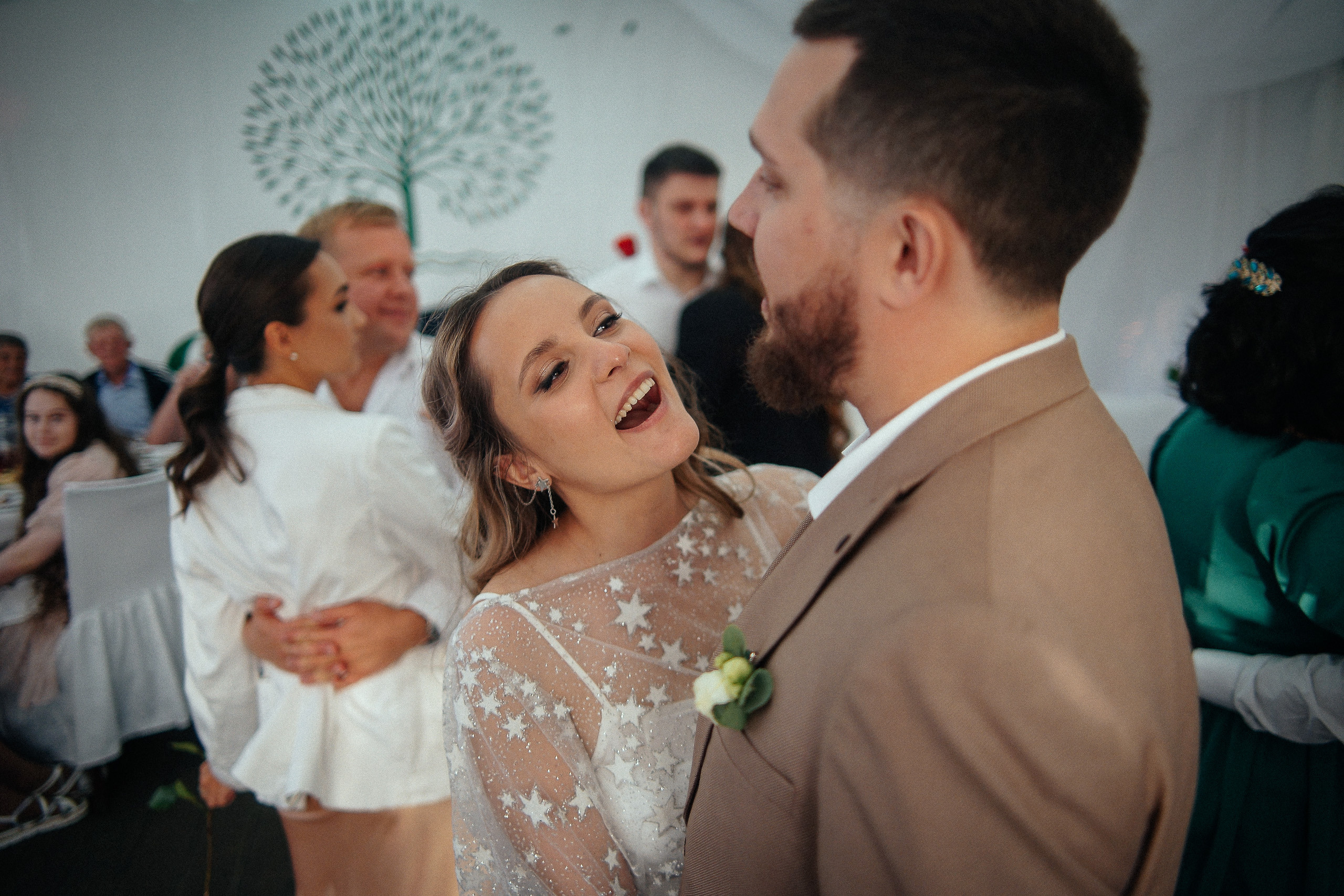 Свадьба в Бердске. Свадебный фотограф Бердск. Съемка прогулки, выездной регистрации и банкета в Crona Spa Hotel.