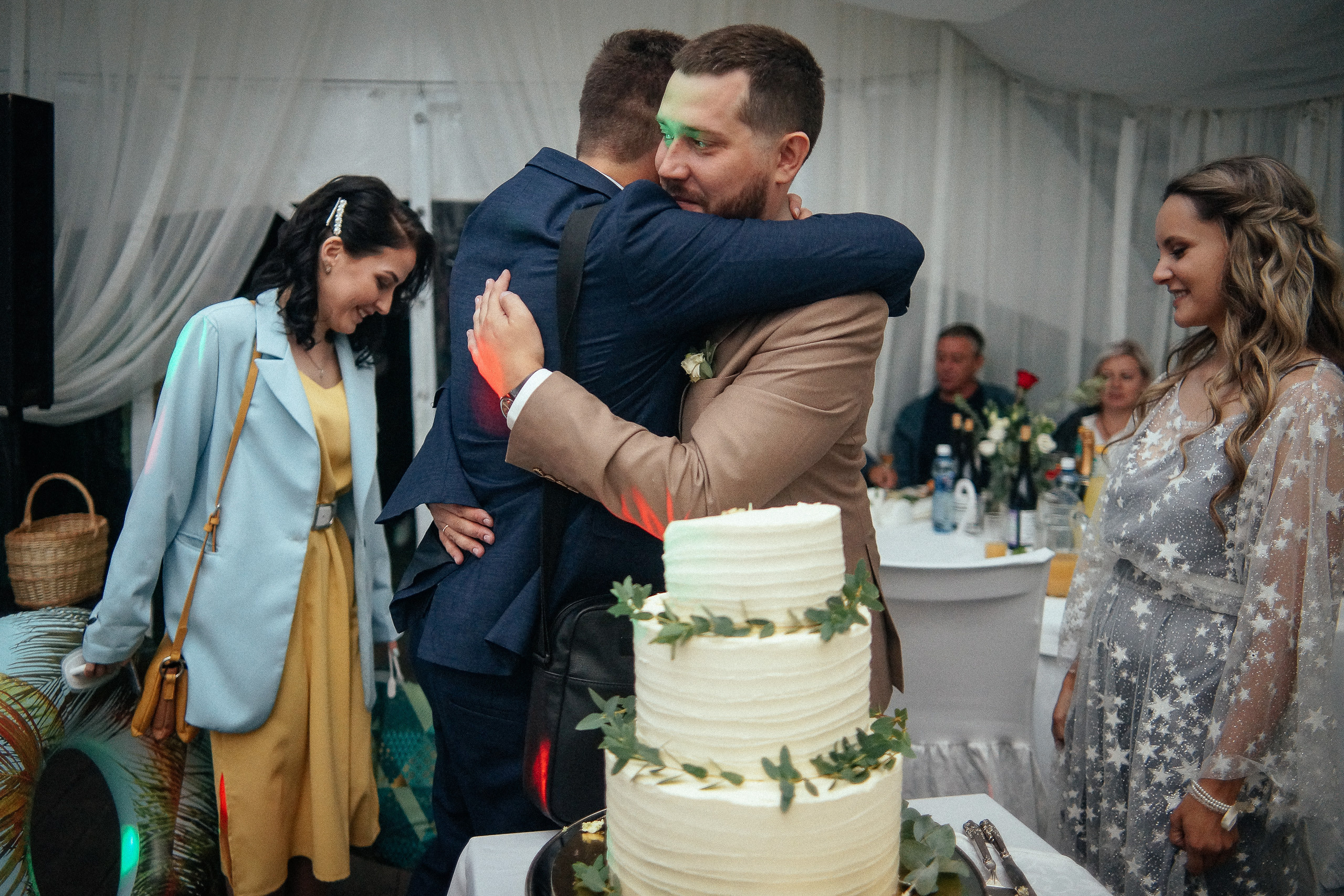 Свадьба в Бердске. Свадебный фотограф Бердск. Съемка прогулки, выездной регистрации и банкета в Crona Spa Hotel.