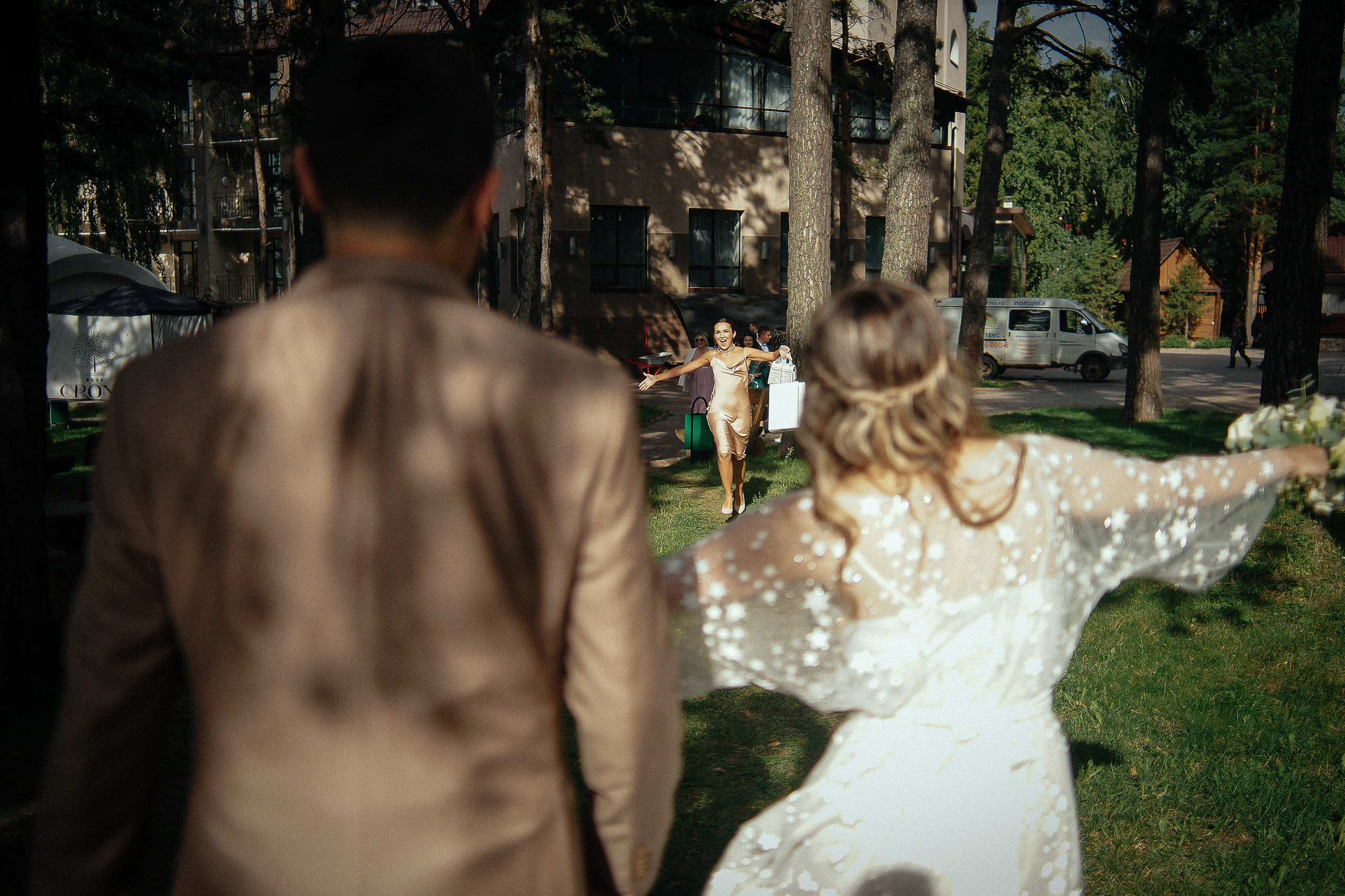 Свадьба в Бердске. Свадебный фотограф Бердск. Съемка прогулки, выездной регистрации и банкета в Crona Spa Hotel.