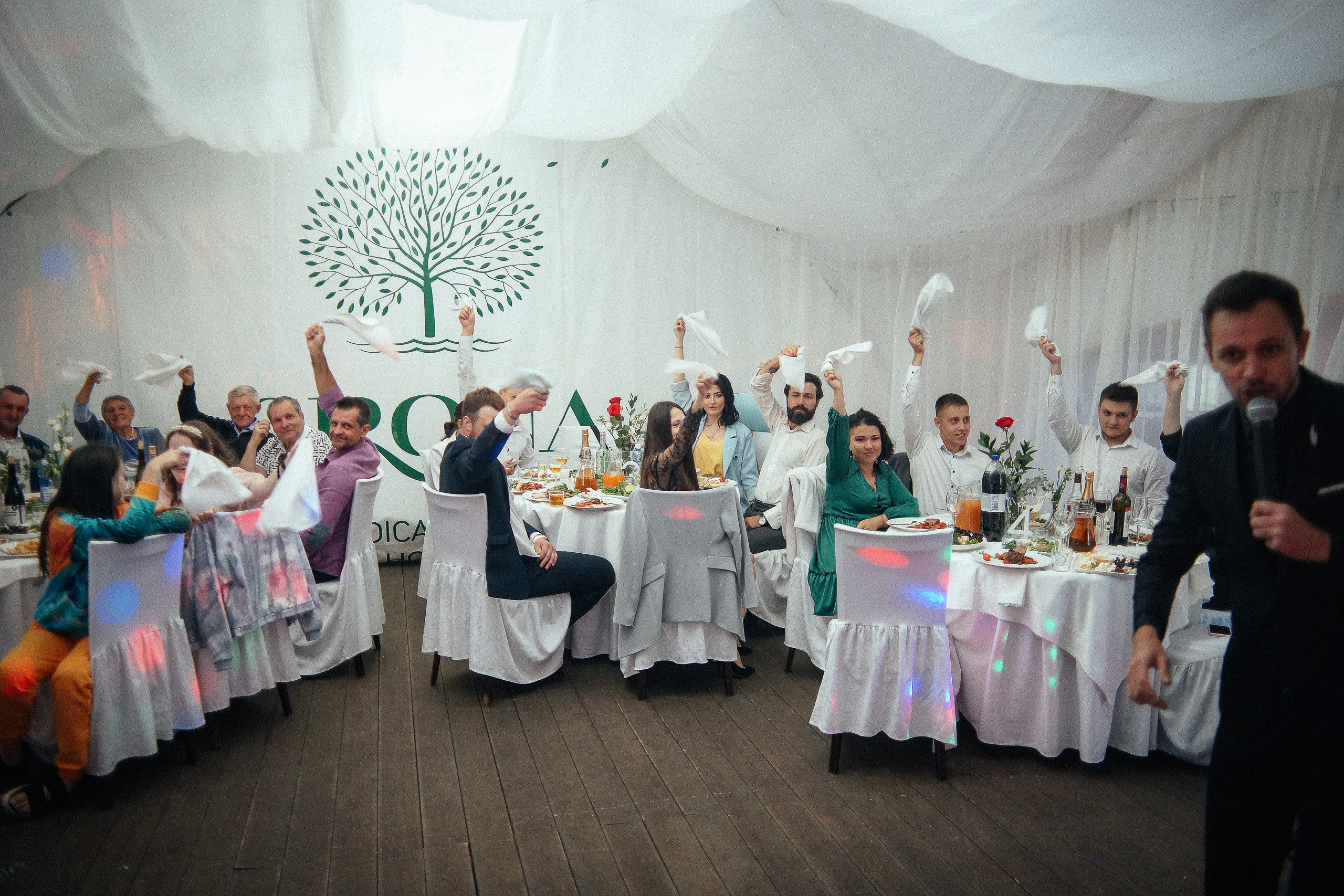 Свадьба в Бердске. Свадебный фотограф Бердск. Съемка прогулки, выездной регистрации и банкета в Crona Spa Hotel.