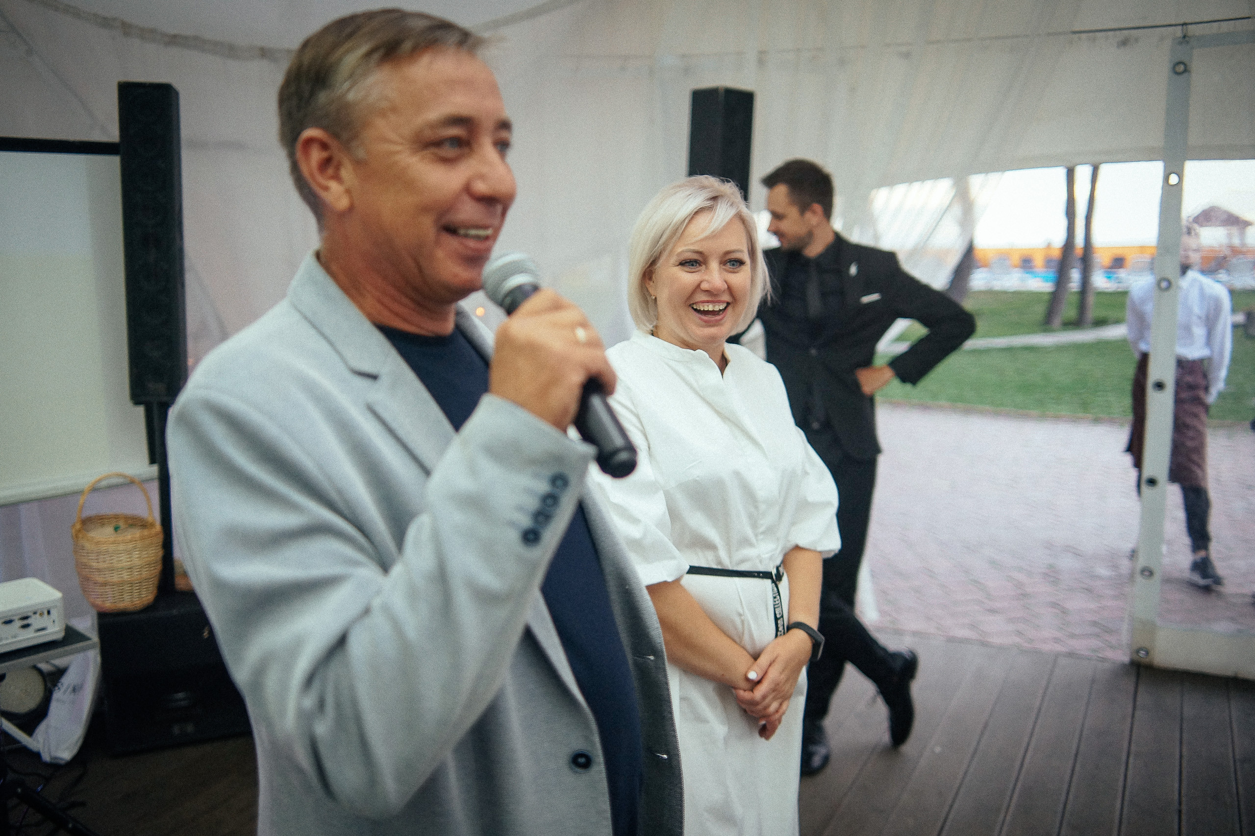 Свадьба в Бердске. Свадебный фотограф Бердск. Съемка прогулки, выездной регистрации и банкета в Crona Spa Hotel.